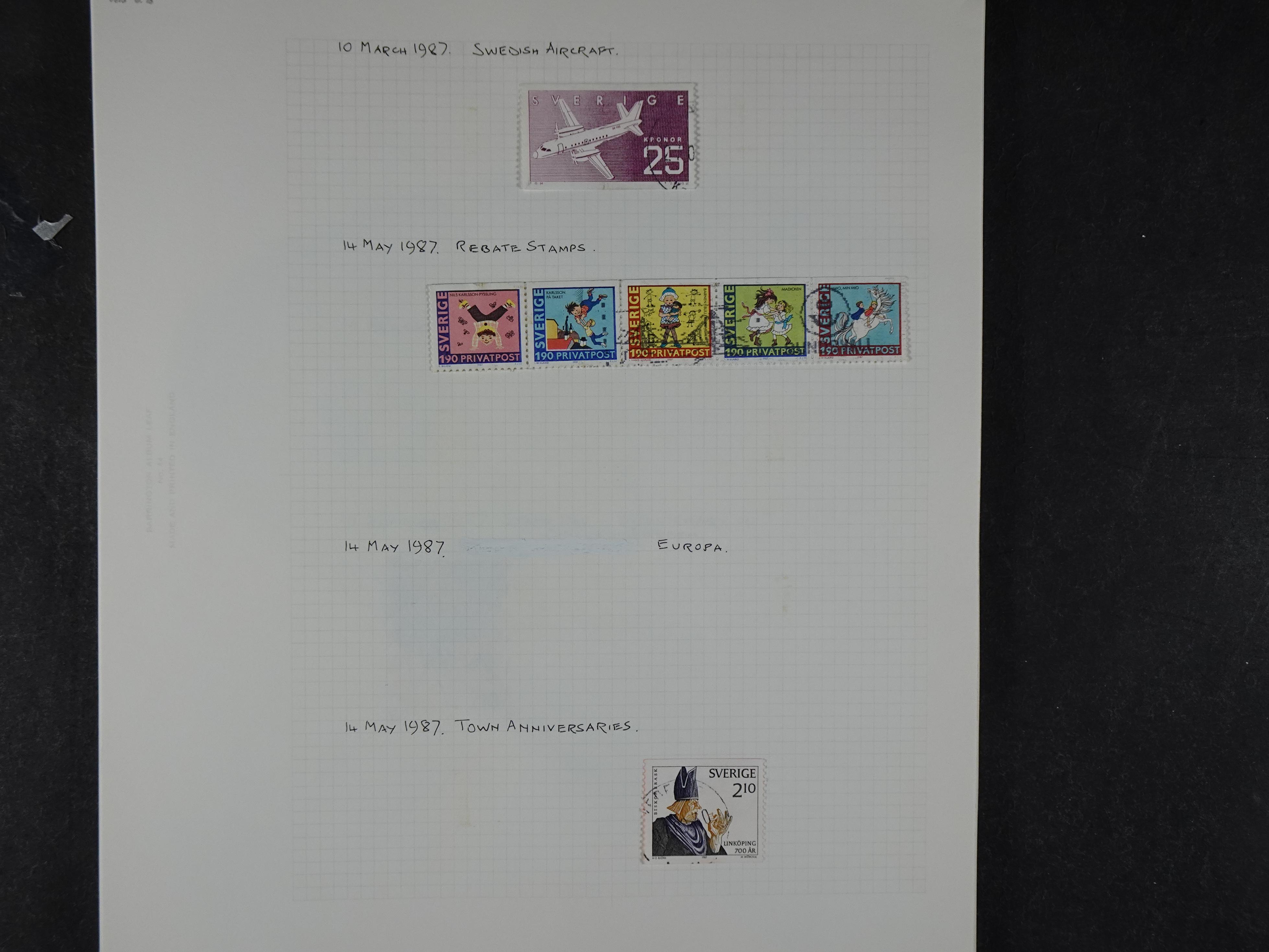 Verzameling met leuk klassiek op blanco albumblaadjes in 2 klembanden. 178