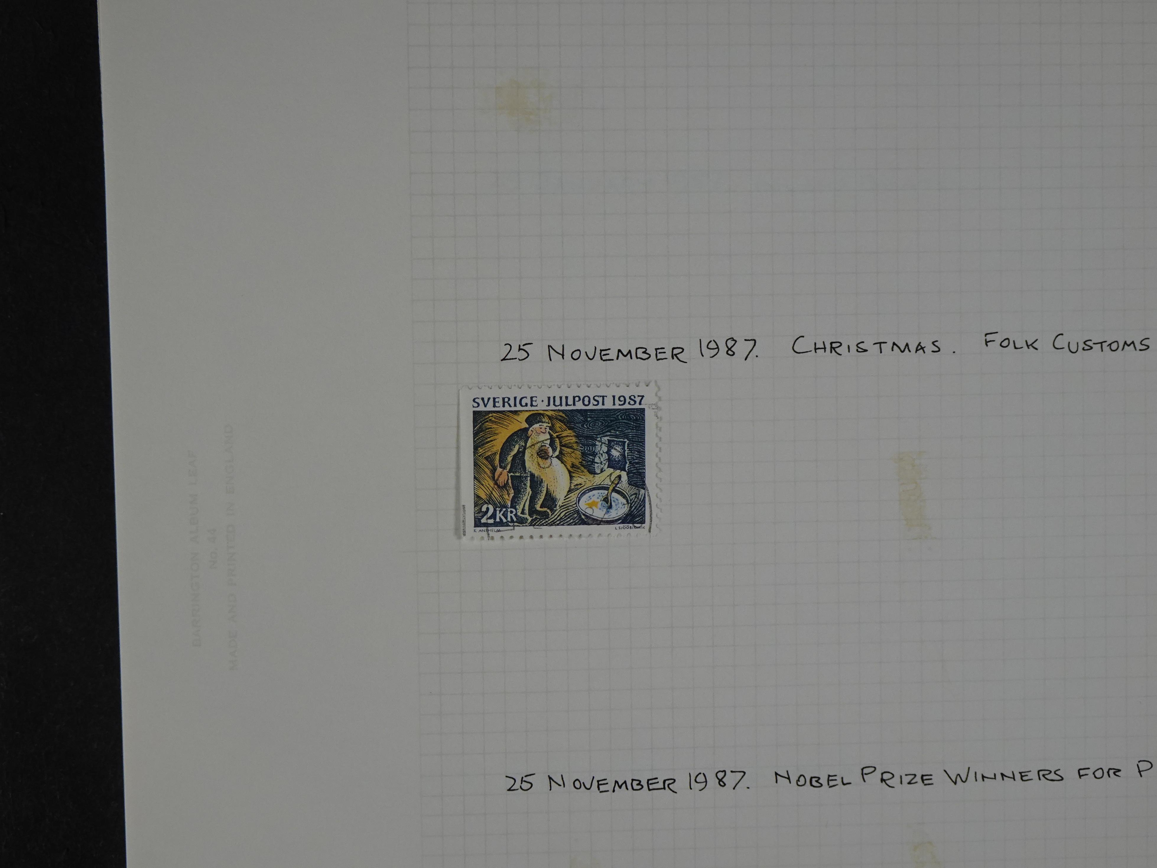 Verzameling met leuk klassiek op blanco albumblaadjes in 2 klembanden. 180