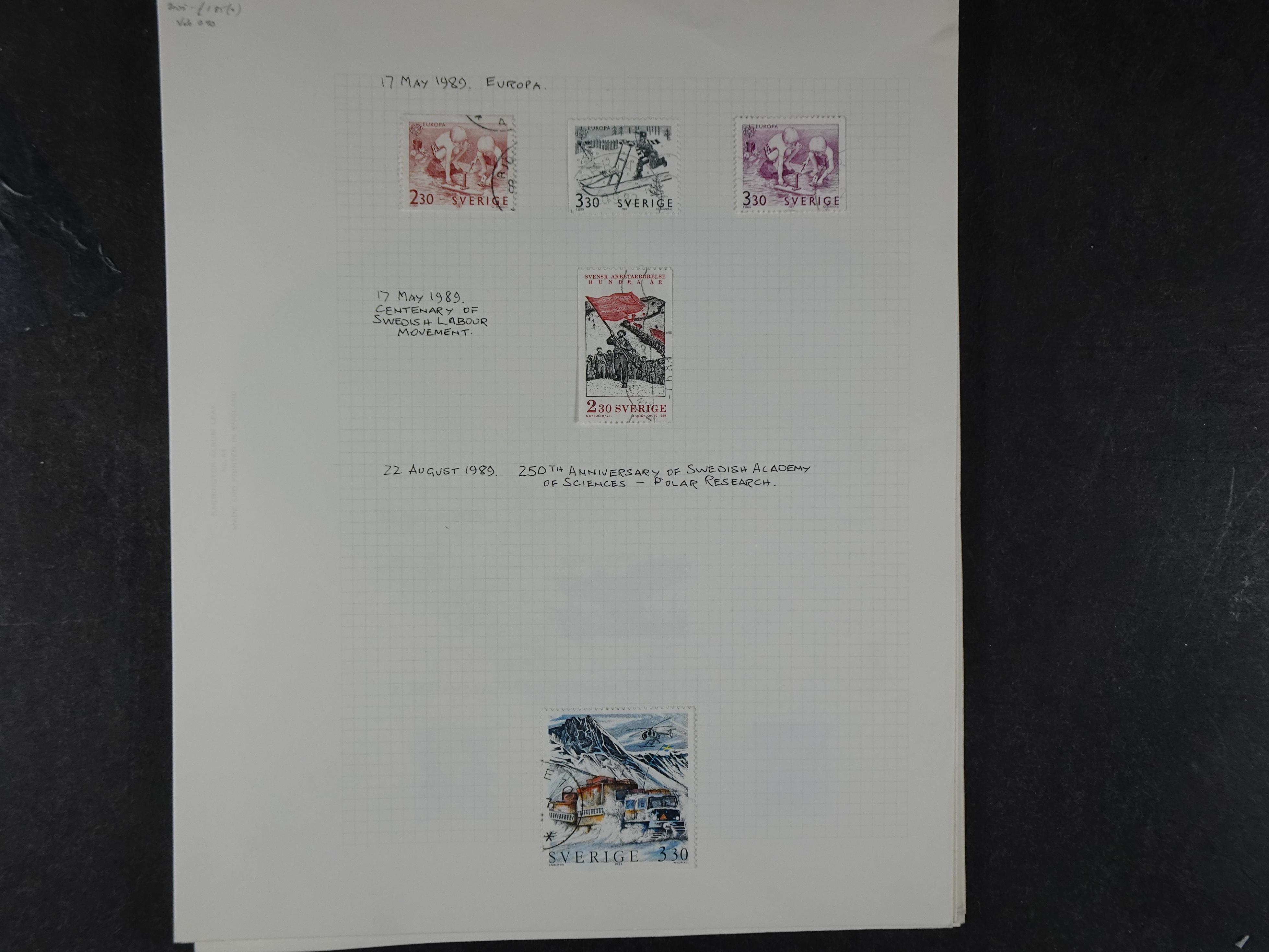 Verzameling met leuk klassiek op blanco albumblaadjes in 2 klembanden. 186