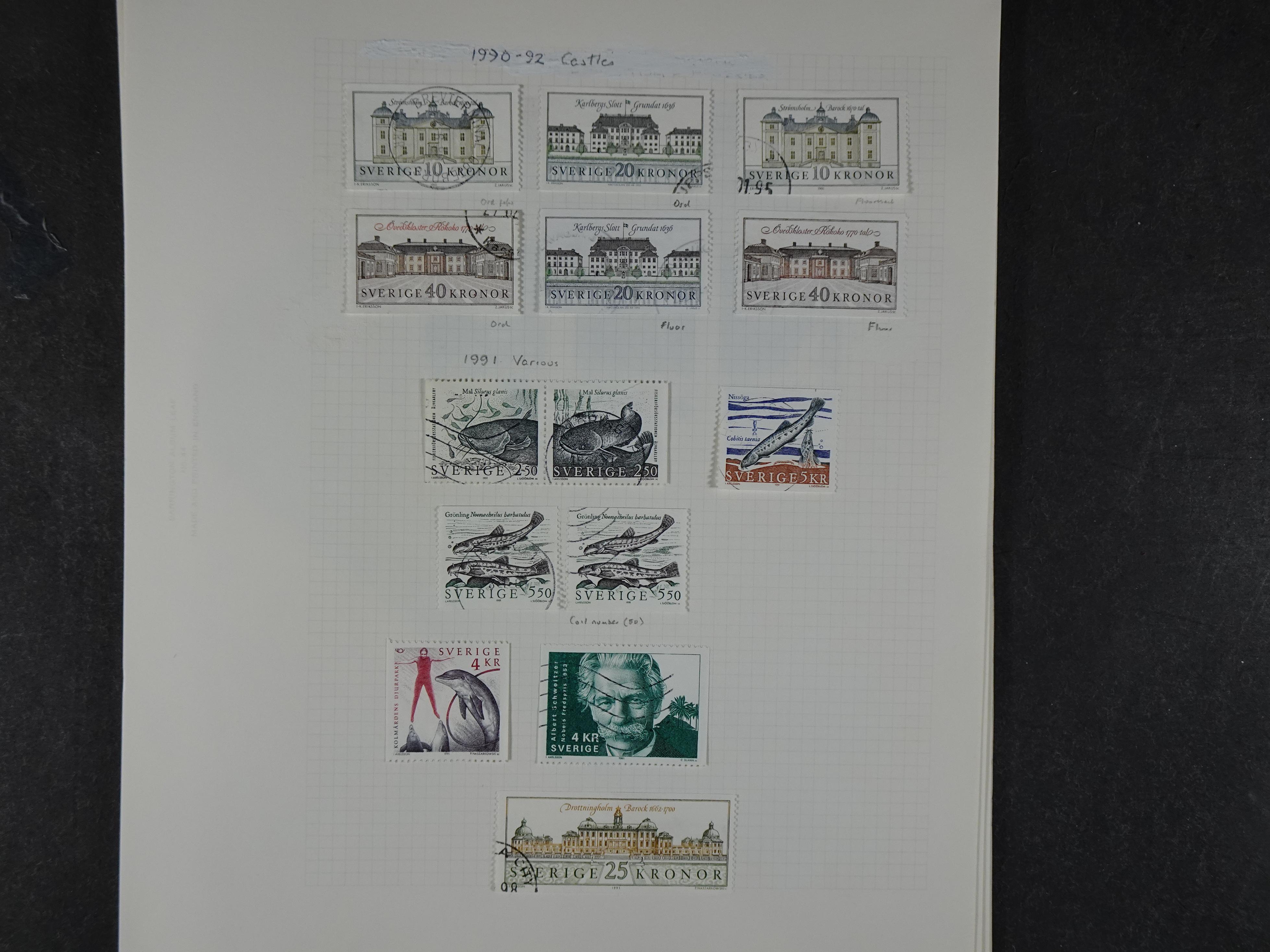 Verzameling met leuk klassiek op blanco albumblaadjes in 2 klembanden. 194