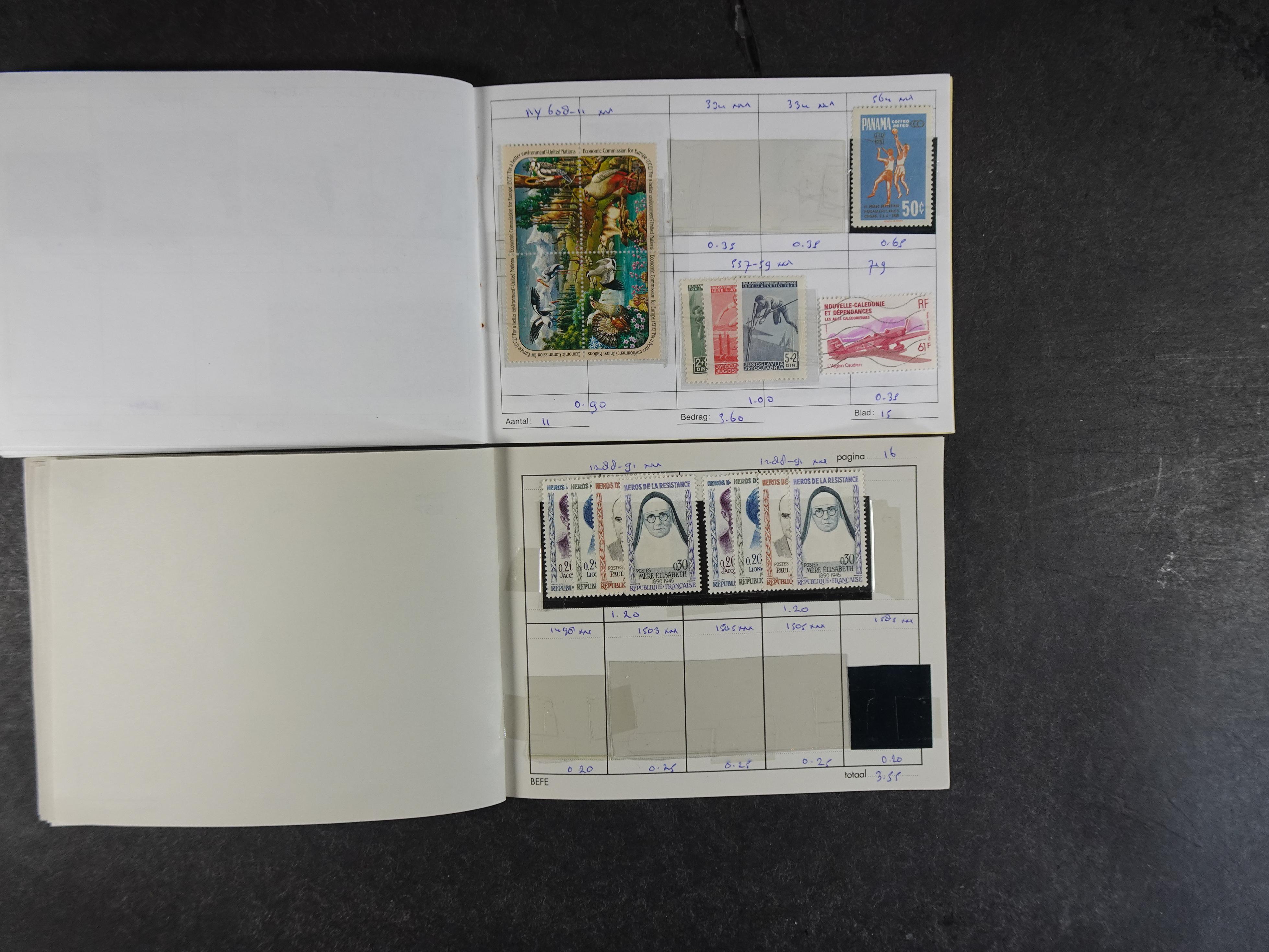 Mooie partij rondzendboekjes enorme restwaarde leuk voor weder verkoper.  35