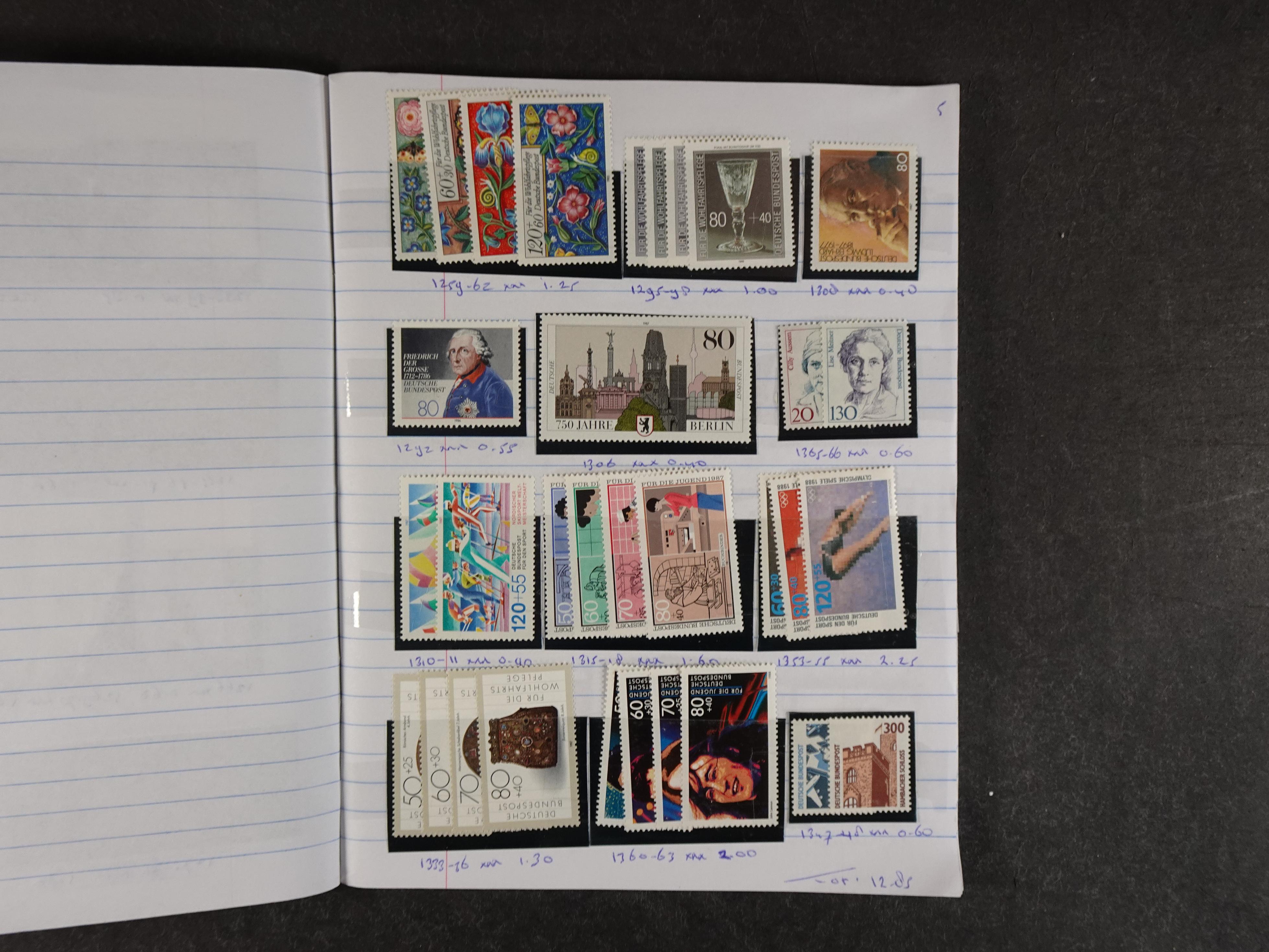 Mooie partij rondzendboekjes enorme restwaarde leuk voor weder verkoper.  144