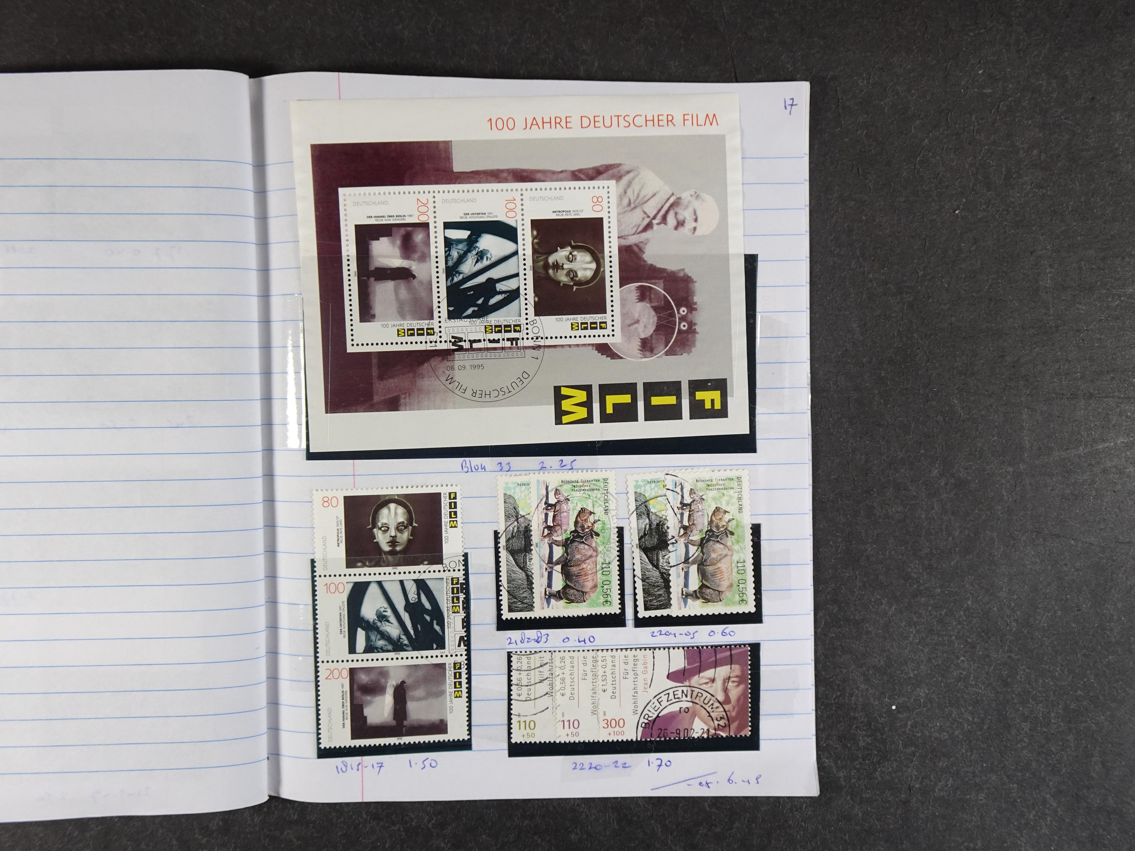 Mooie partij rondzendboekjes enorme restwaarde leuk voor weder verkoper.  156