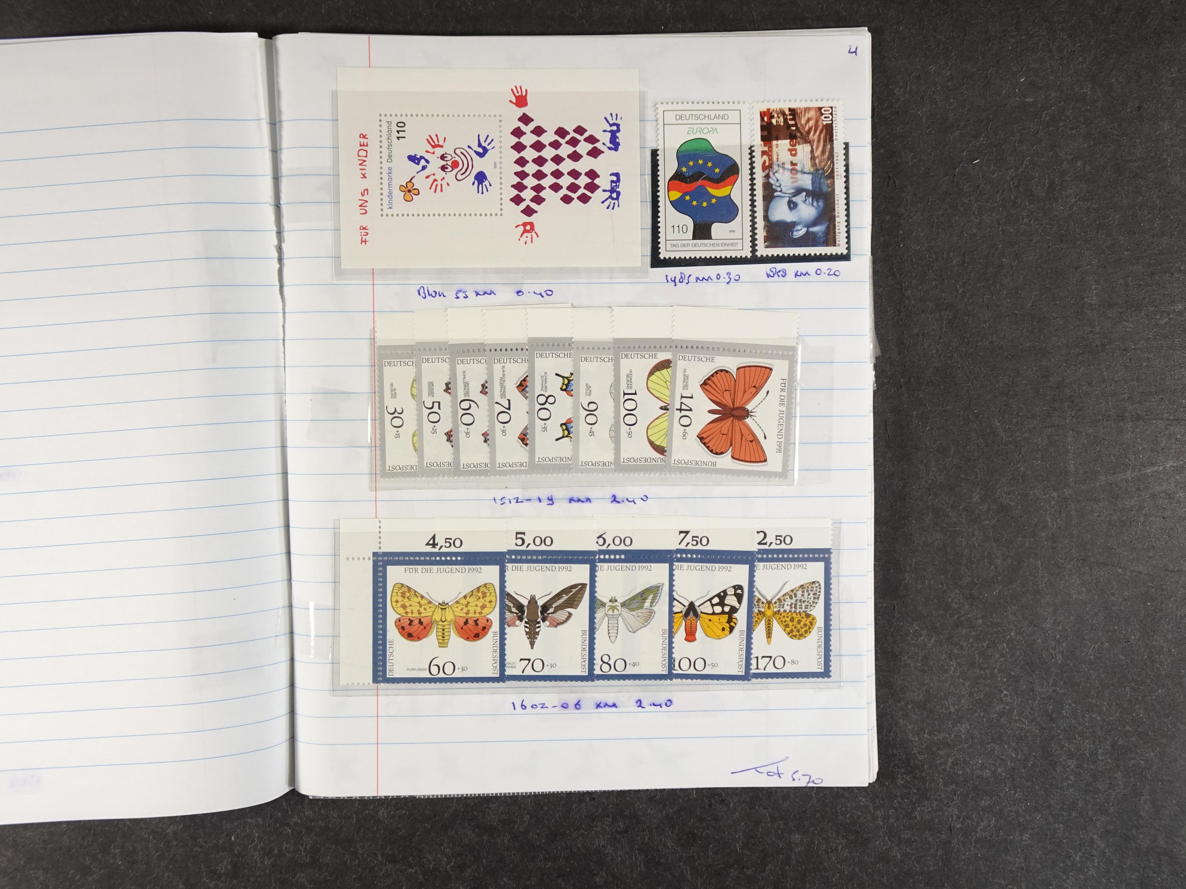 Mooie partij rondzendboekjes enorme restwaarde leuk voor weder verkoper.  162