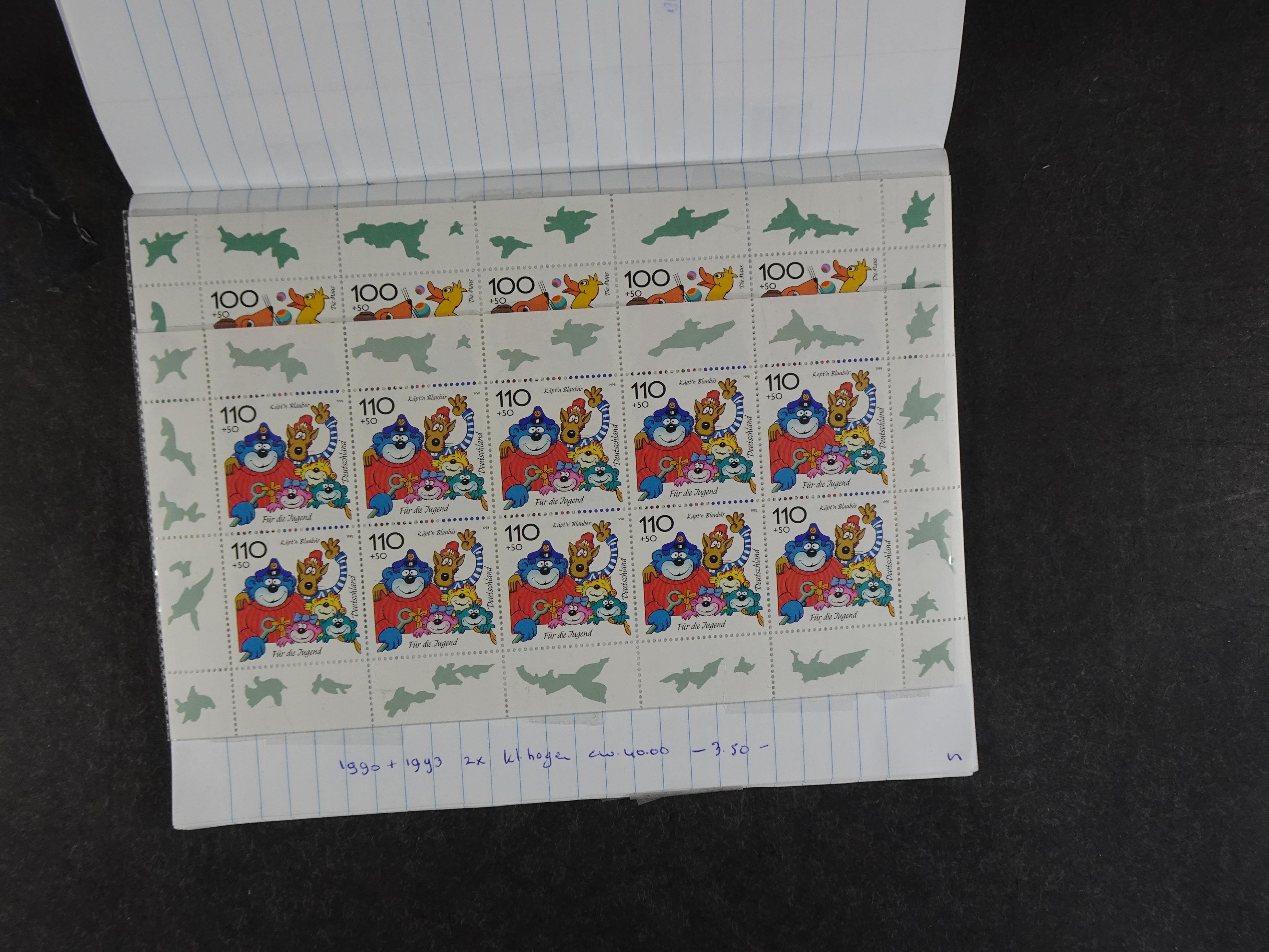 Mooie partij rondzendboekjes enorme restwaarde leuk voor weder verkoper.  163