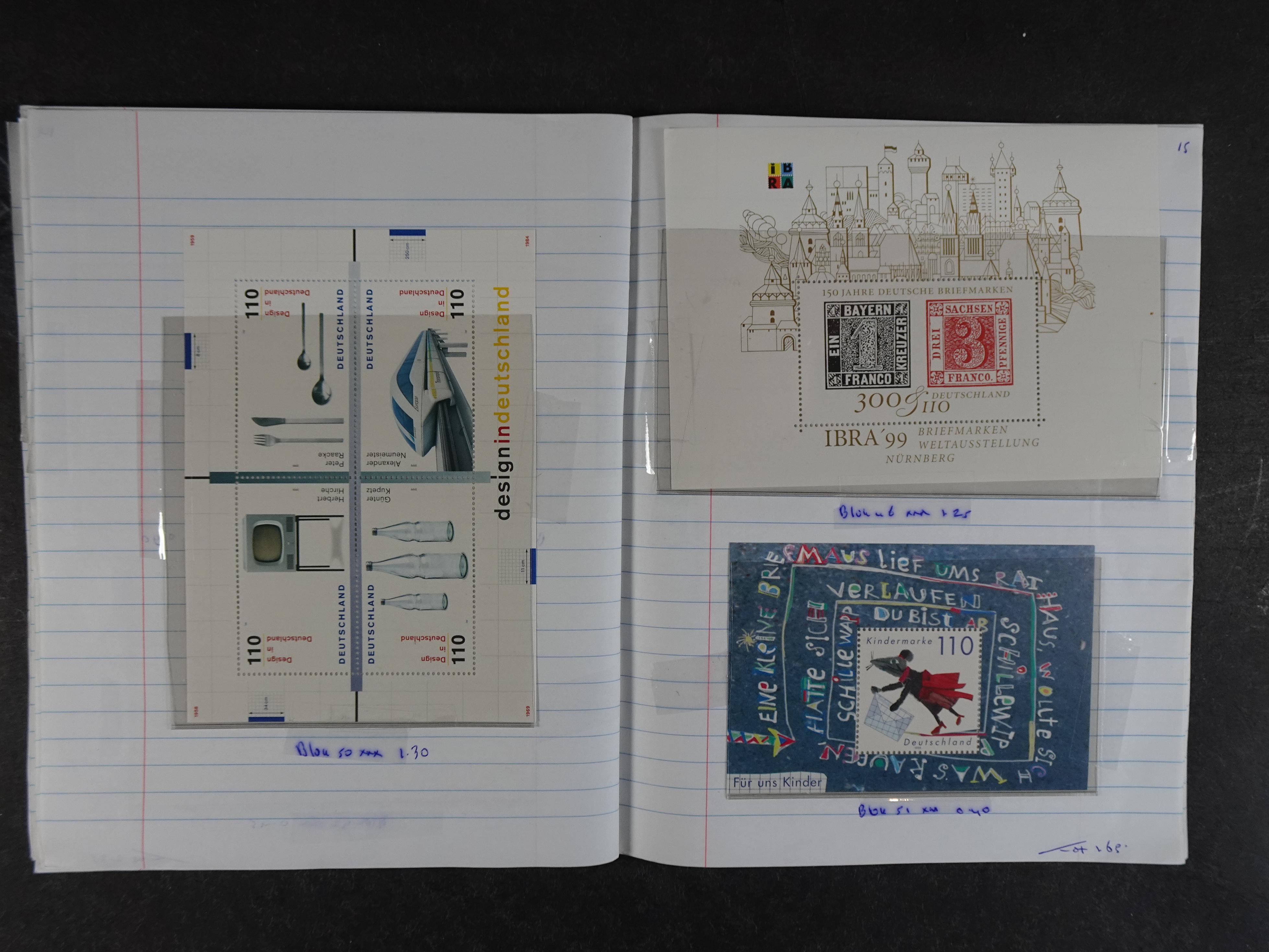 Mooie partij rondzendboekjes enorme restwaarde leuk voor weder verkoper.  171