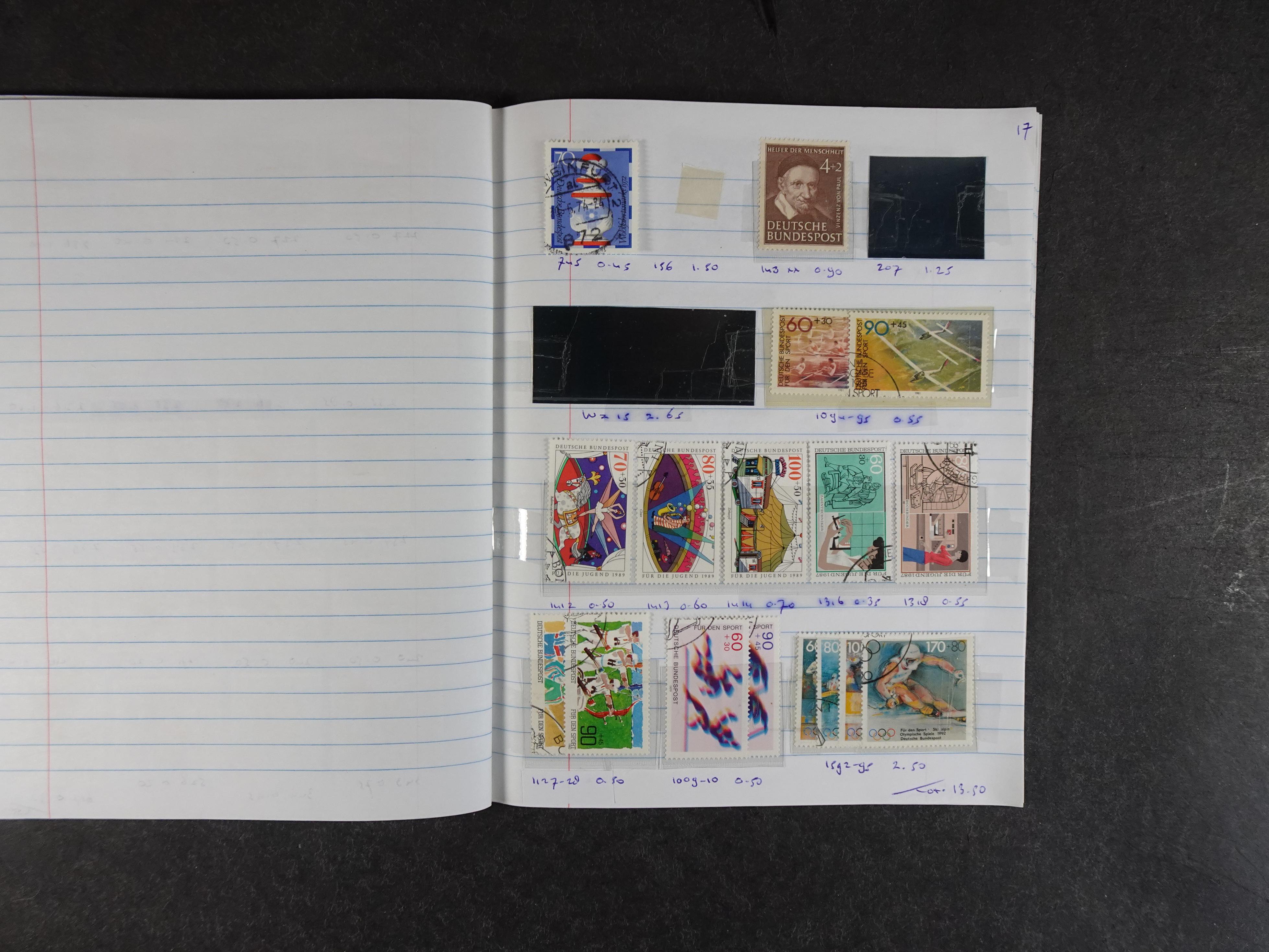 Mooie partij rondzendboekjes enorme restwaarde leuk voor weder verkoper.  232