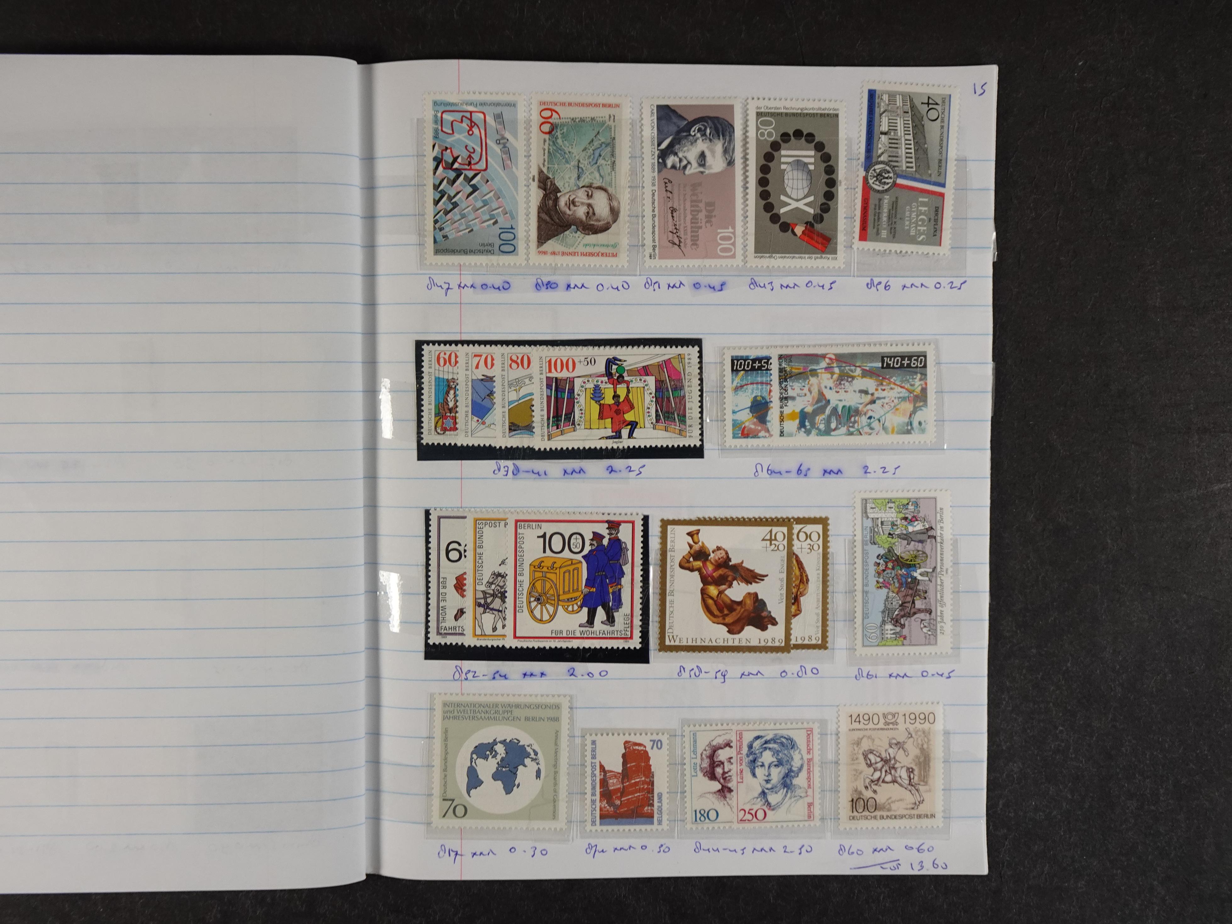 Mooie partij rondzendboekjes enorme restwaarde leuk voor weder verkoper.  296