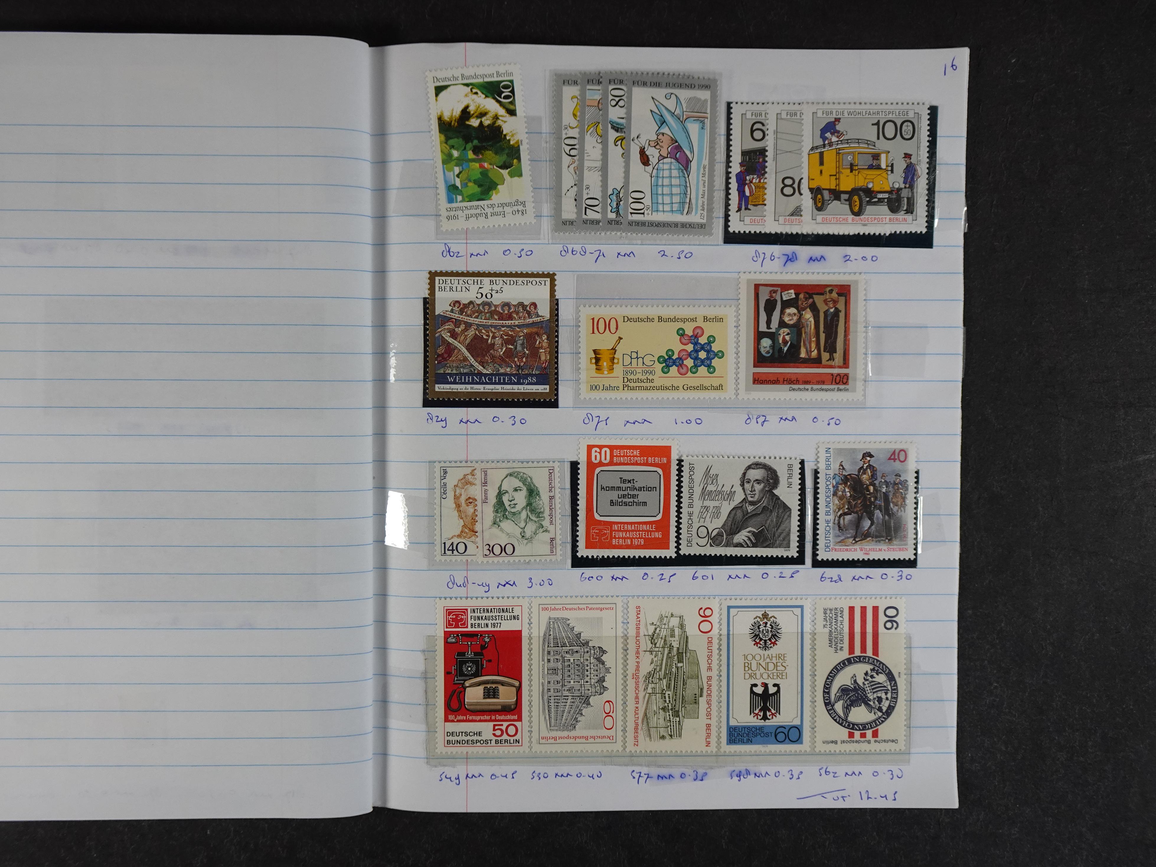 Mooie partij rondzendboekjes enorme restwaarde leuk voor weder verkoper.  297