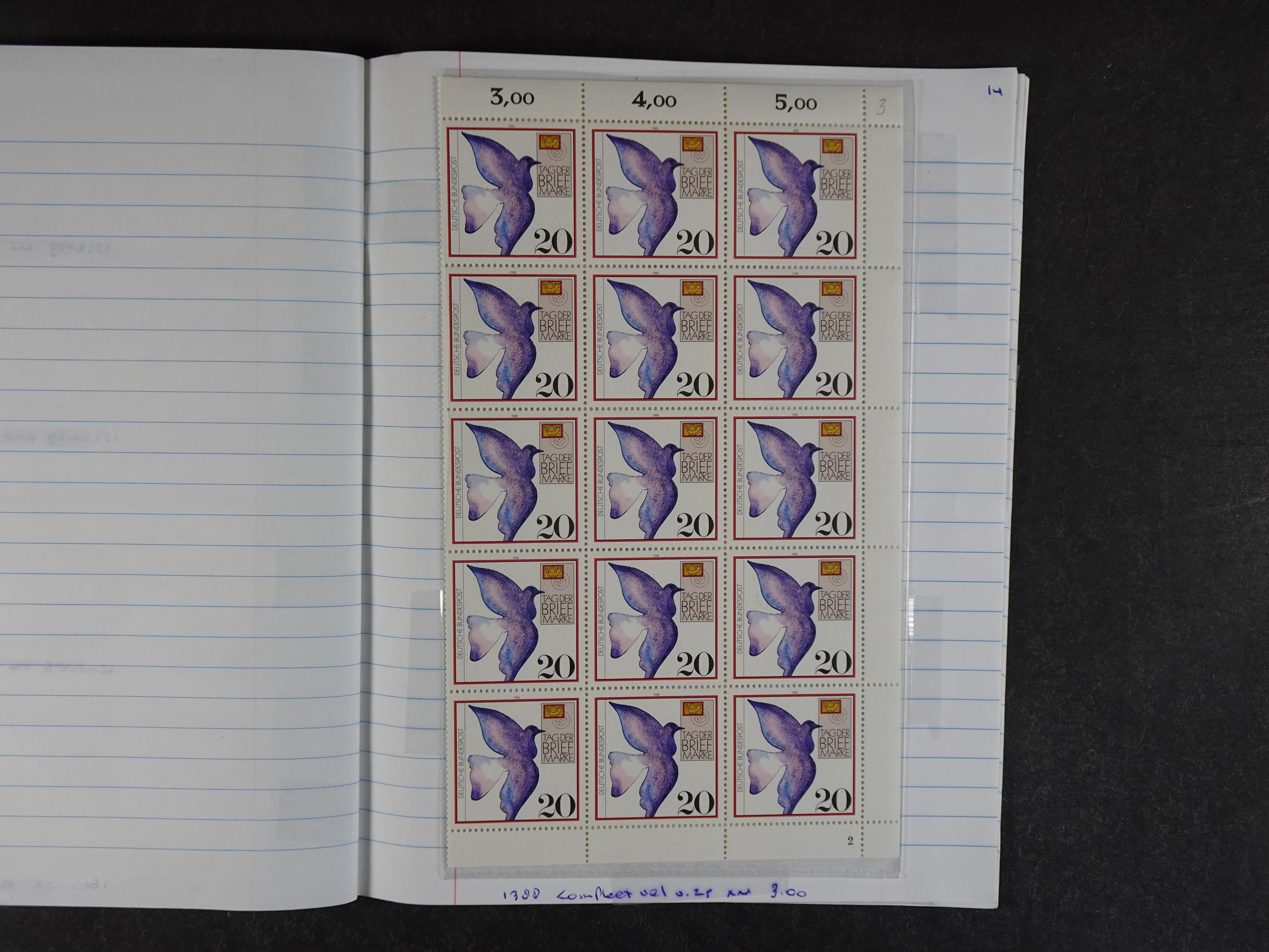 Mooie partij rondzendboekjes enorme restwaarde leuk voor weder verkoper.  315