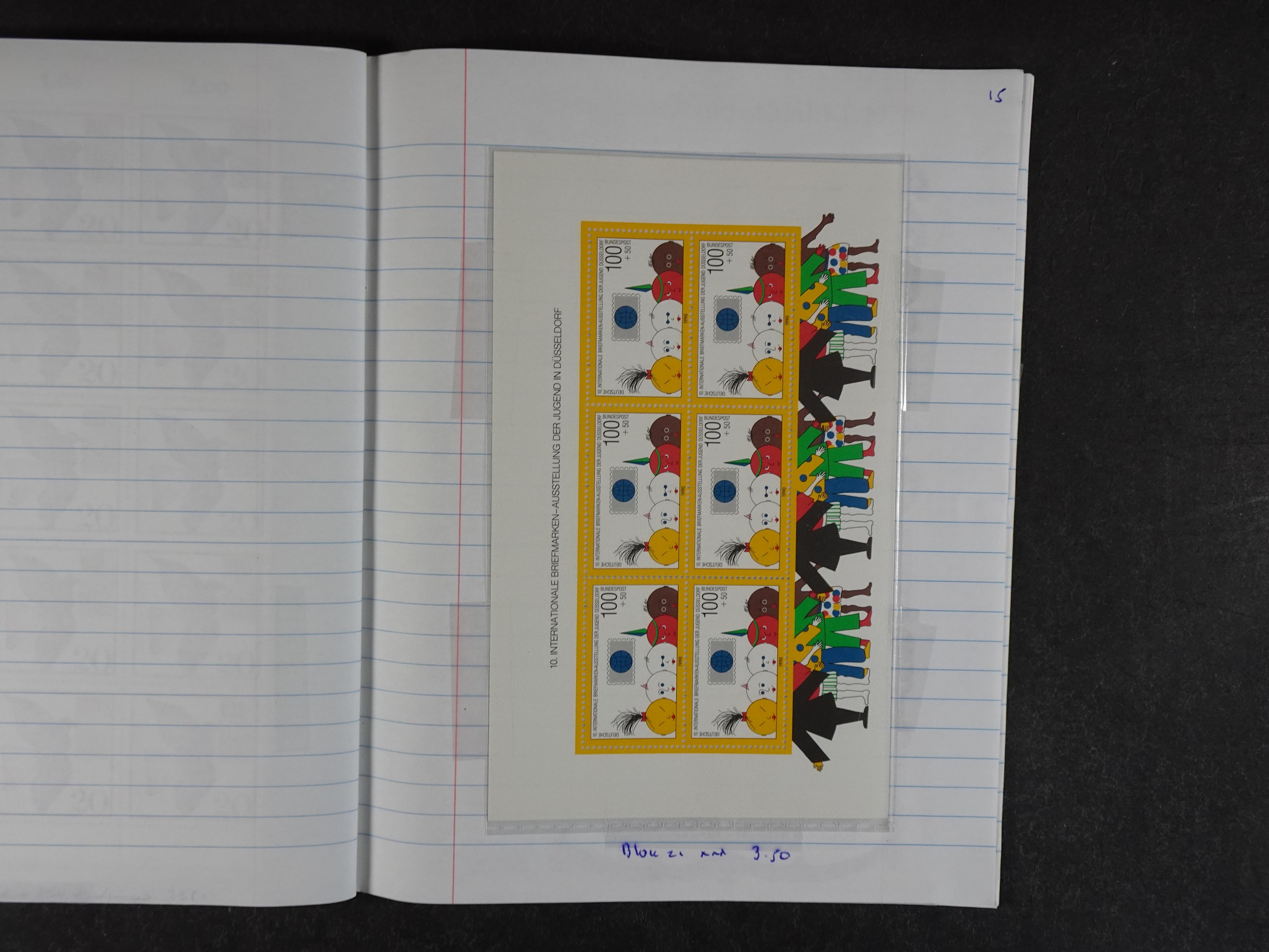 Mooie partij rondzendboekjes enorme restwaarde leuk voor weder verkoper.  316
