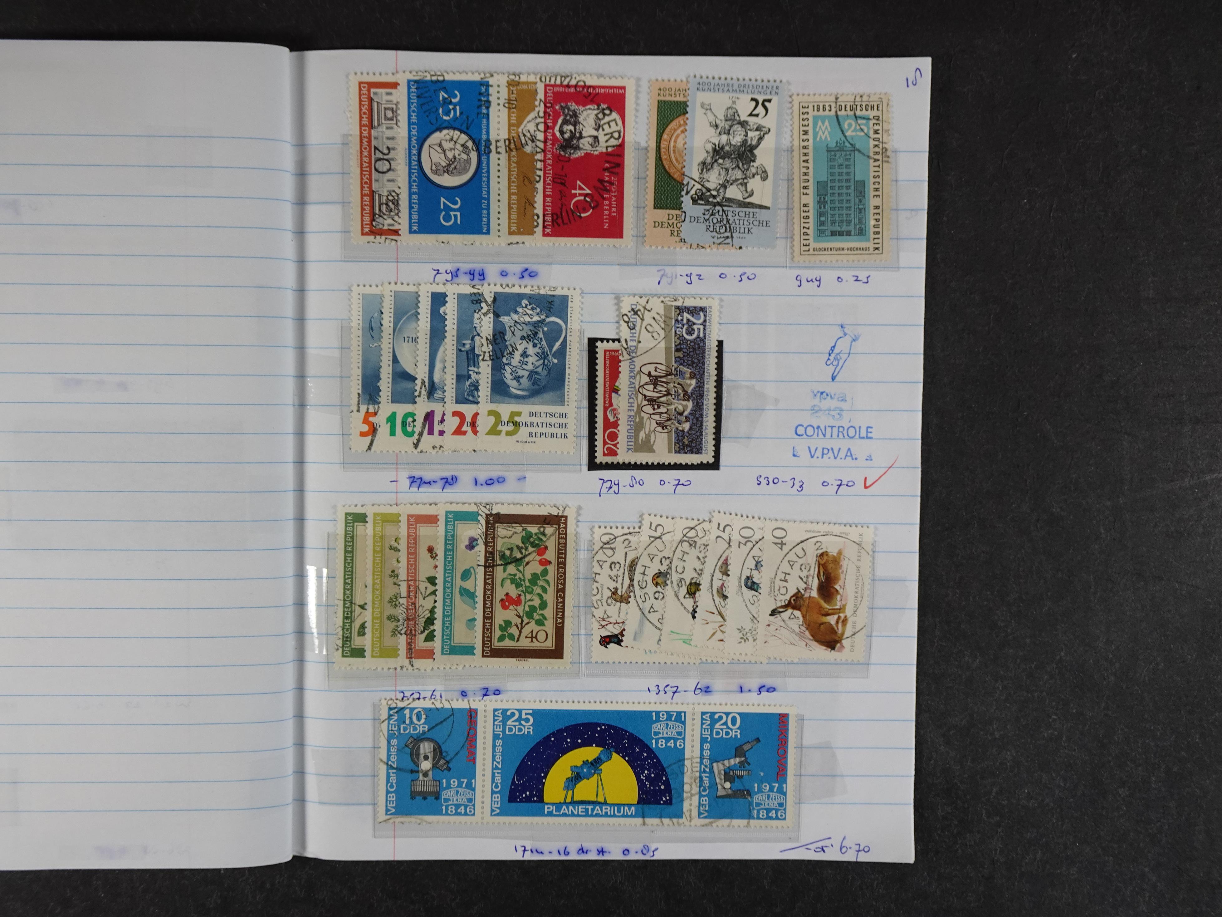 Mooie partij rondzendboekjes enorme restwaarde leuk voor weder verkoper.  397