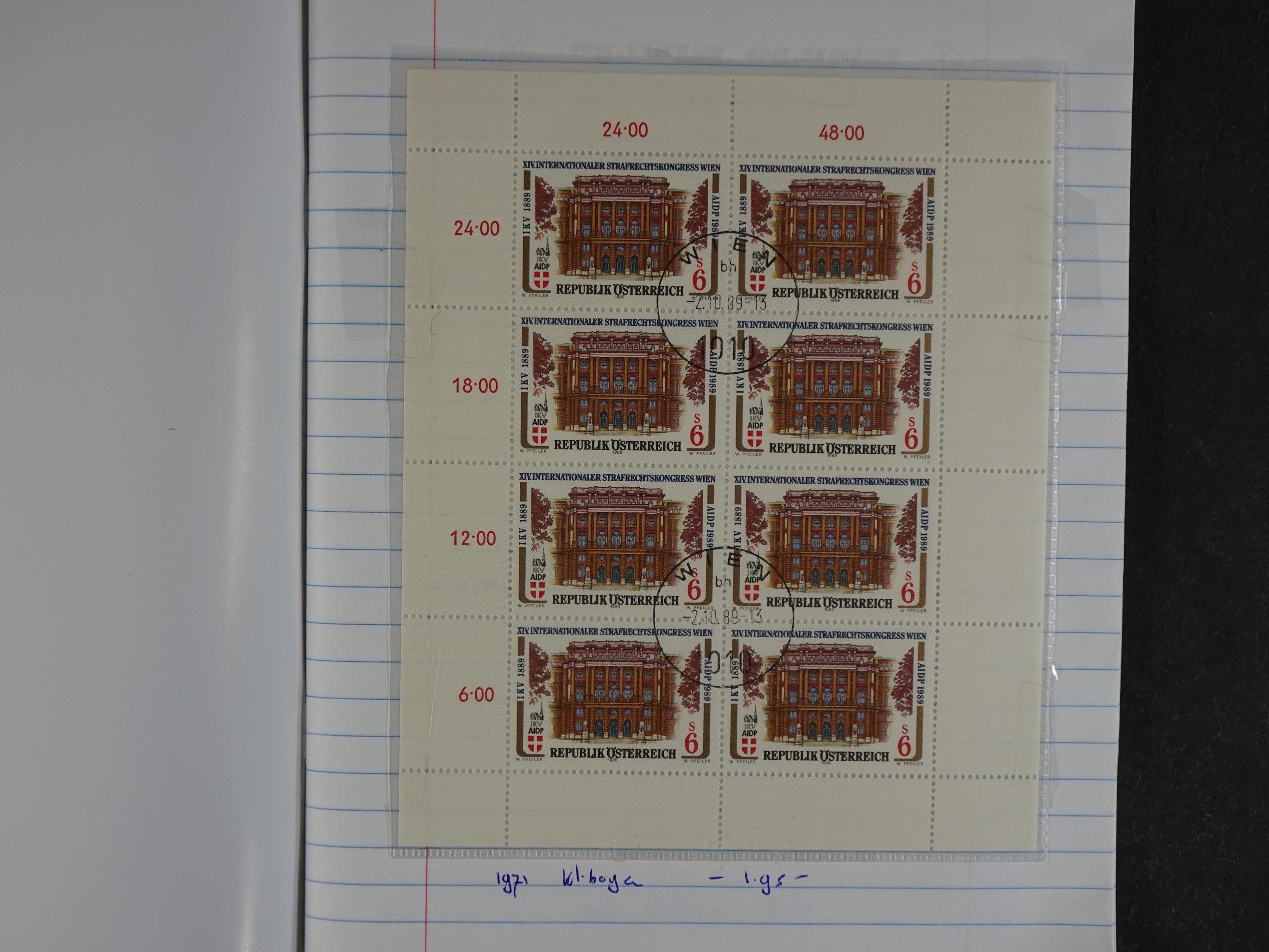 Mooie partij rondzendboekjes enorme restwaarde leuk voor weder verkoper.  470