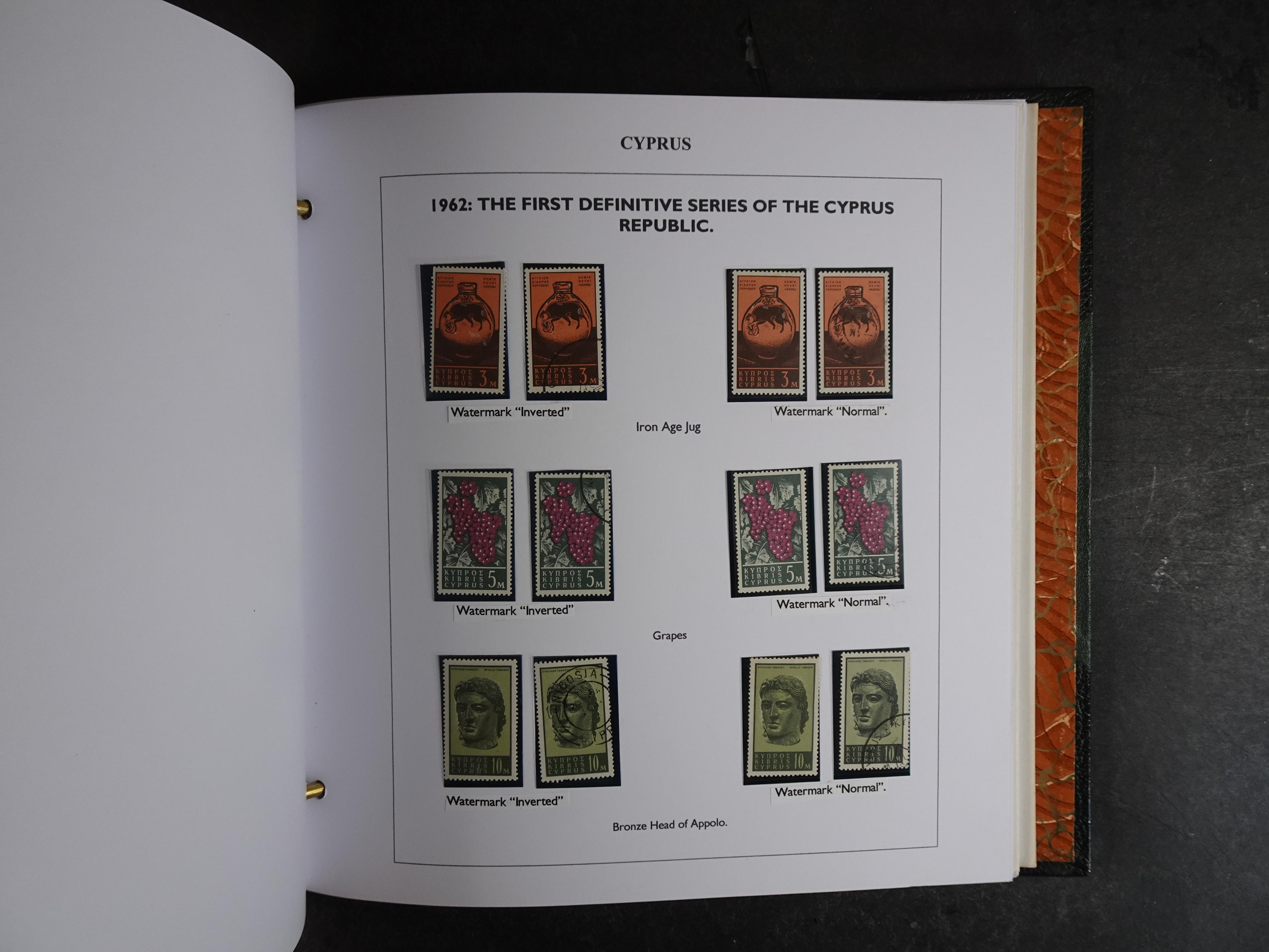 Prachtig en zeer uitgebreid collecte, waarbij dubbel verzameling. Tevens specimen, plaatfouten, boekjes, watermerken op blauwe albumbladeren.  22