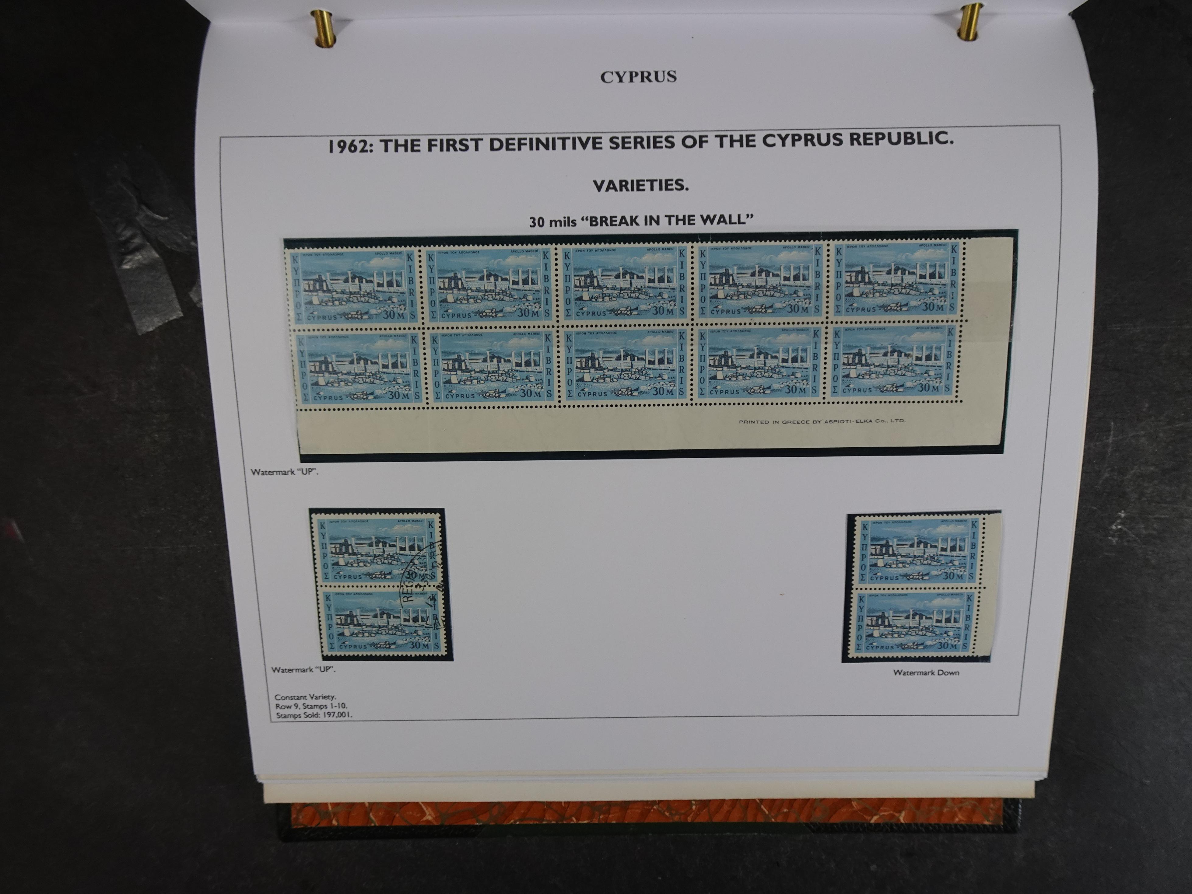 Prachtig en zeer uitgebreid collecte, waarbij dubbel verzameling. Tevens specimen, plaatfouten, boekjes, watermerken op blauwe albumbladeren.  26