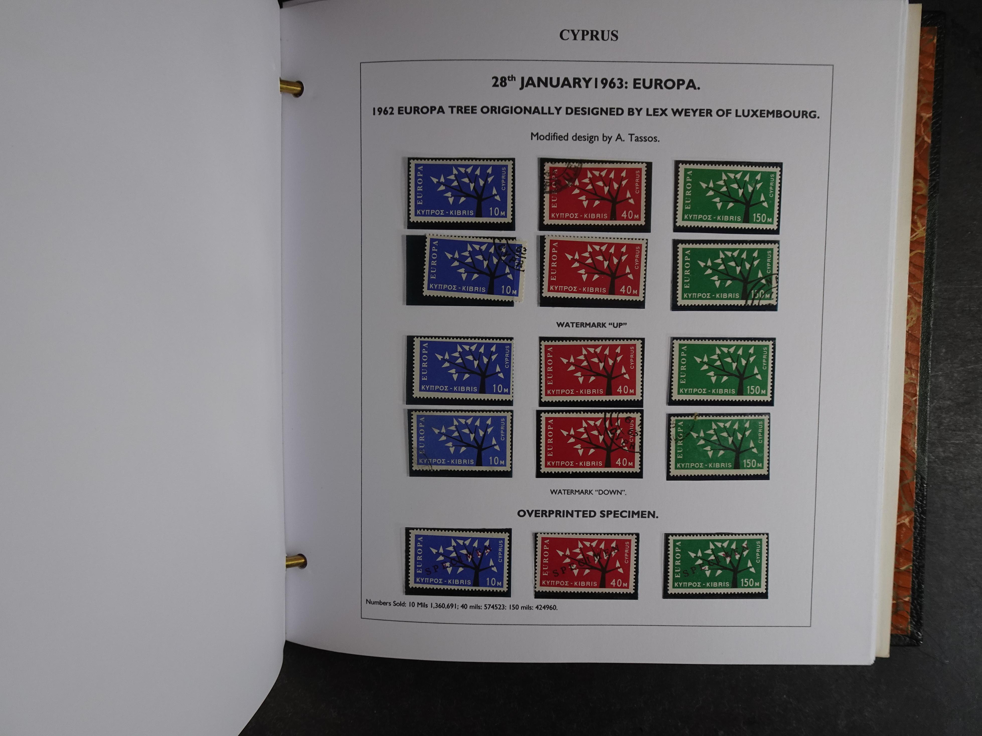 Prachtig en zeer uitgebreid collecte, waarbij dubbel verzameling. Tevens specimen, plaatfouten, boekjes, watermerken op blauwe albumbladeren.  29