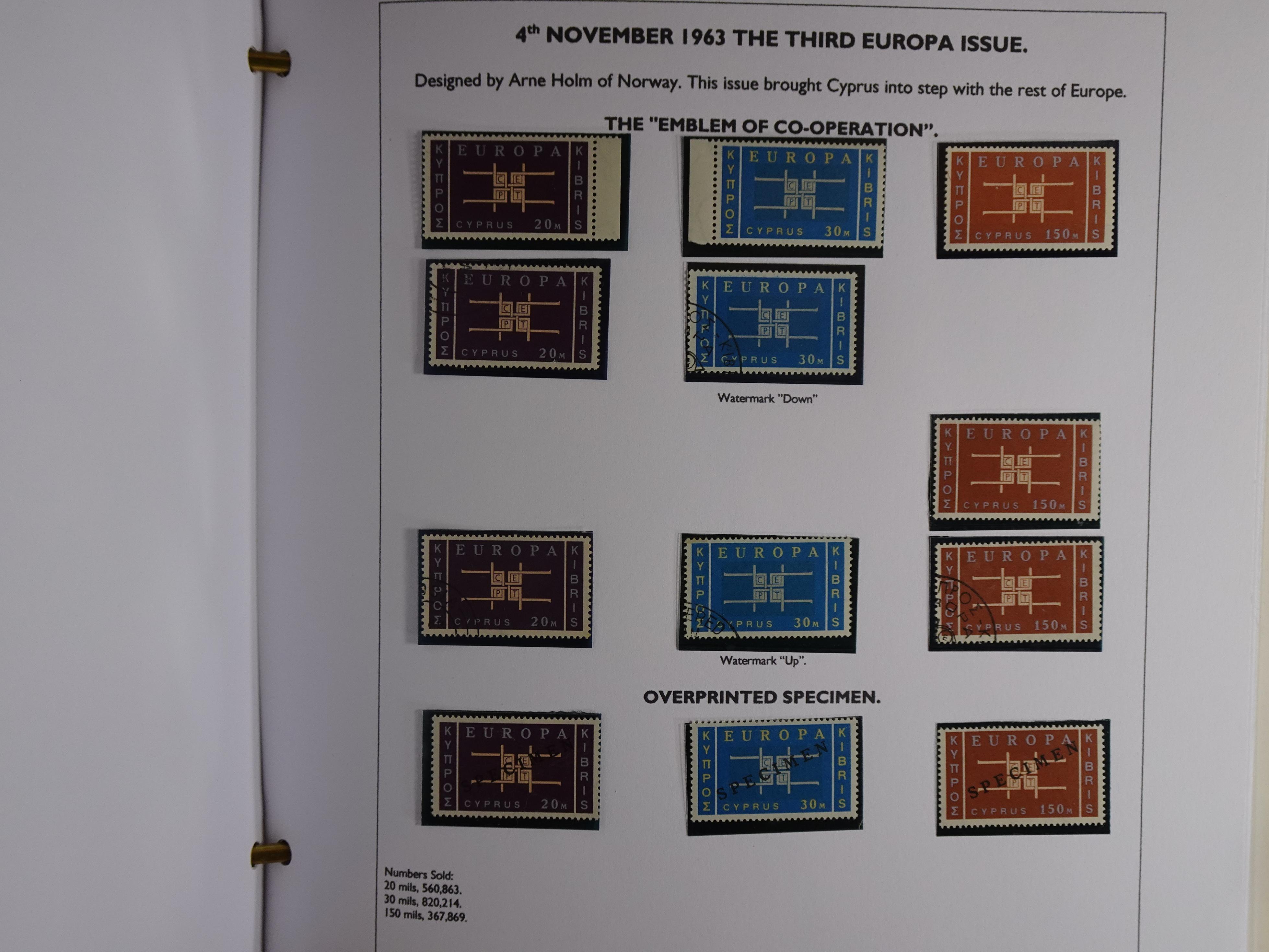 Prachtig en zeer uitgebreid collecte, waarbij dubbel verzameling. Tevens specimen, plaatfouten, boekjes, watermerken op blauwe albumbladeren.  37