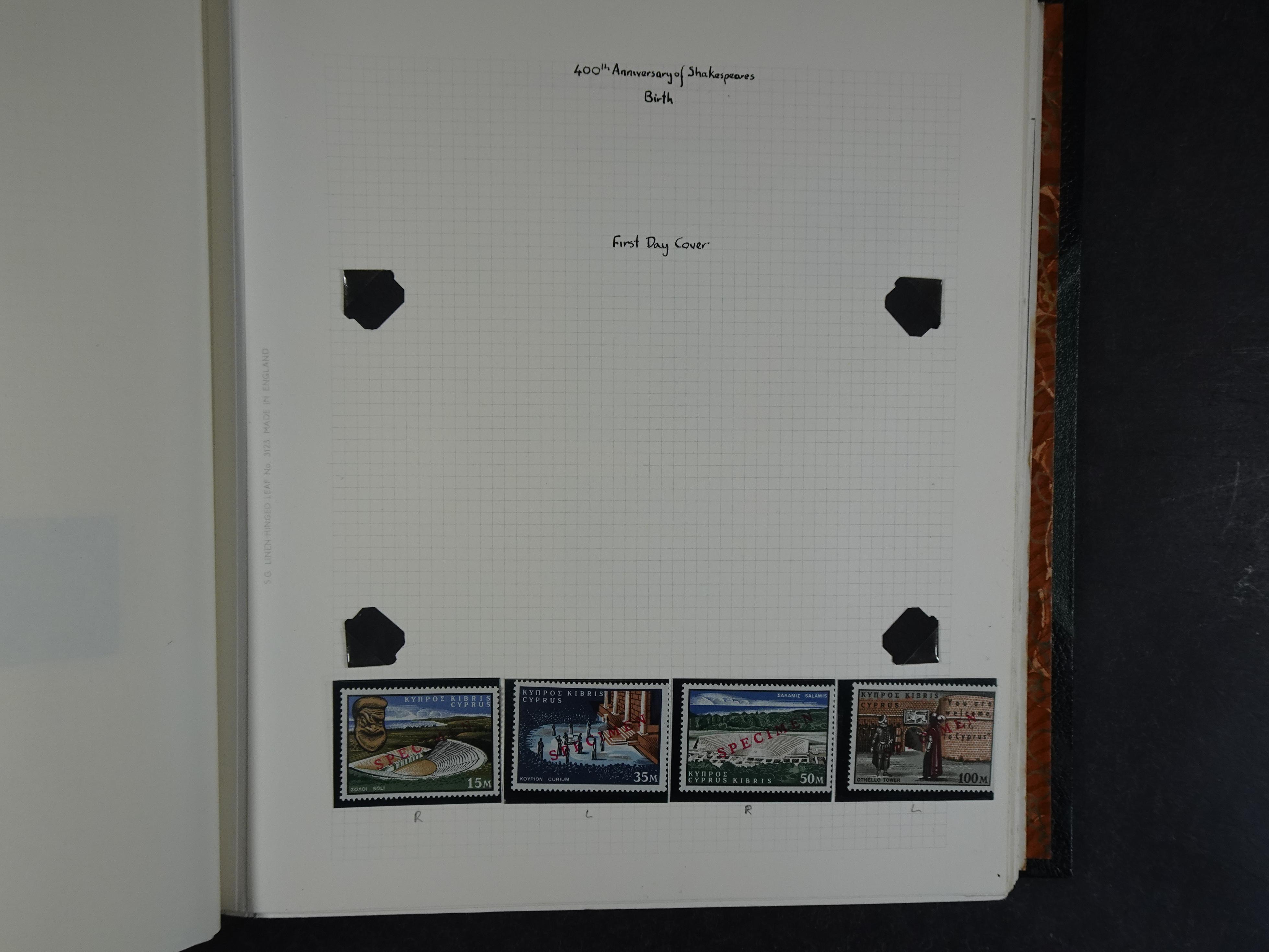 Prachtig en zeer uitgebreid collecte, waarbij dubbel verzameling. Tevens specimen, plaatfouten, boekjes, watermerken op blauwe albumbladeren.  56