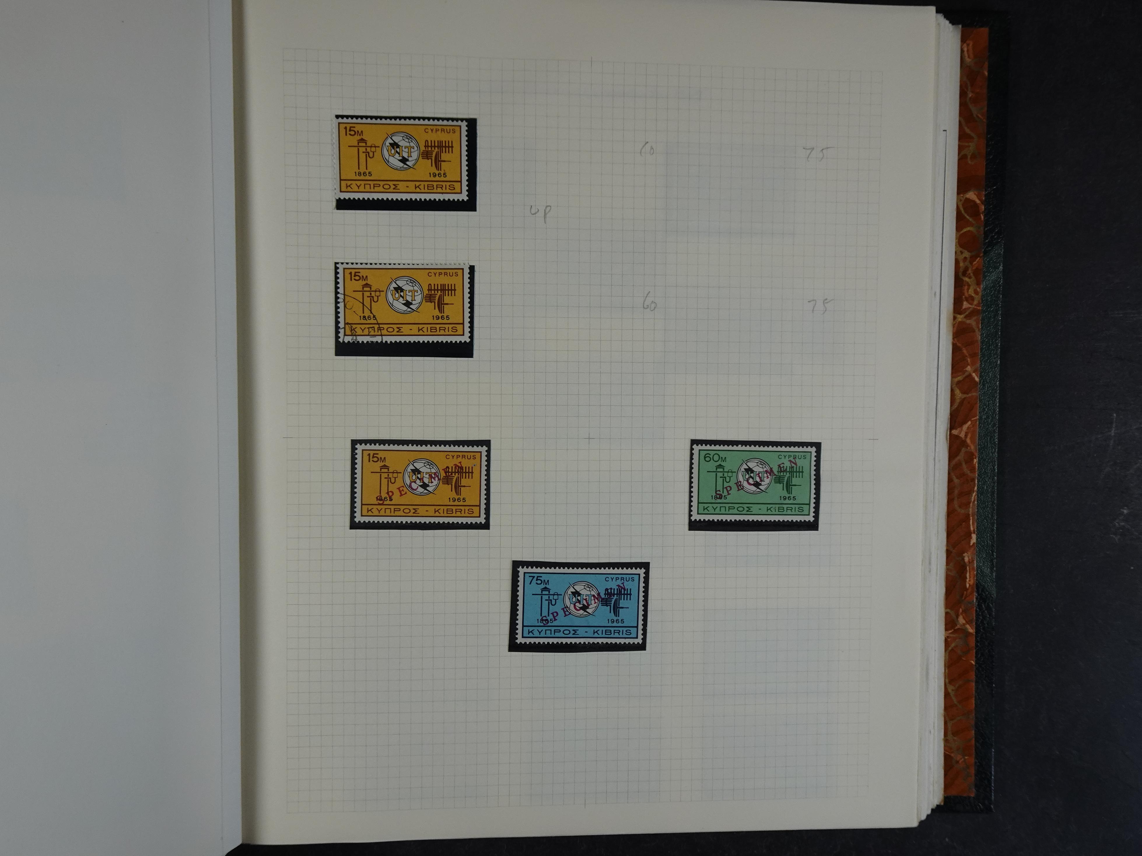 Prachtig en zeer uitgebreid collecte, waarbij dubbel verzameling. Tevens specimen, plaatfouten, boekjes, watermerken op blauwe albumbladeren.  73