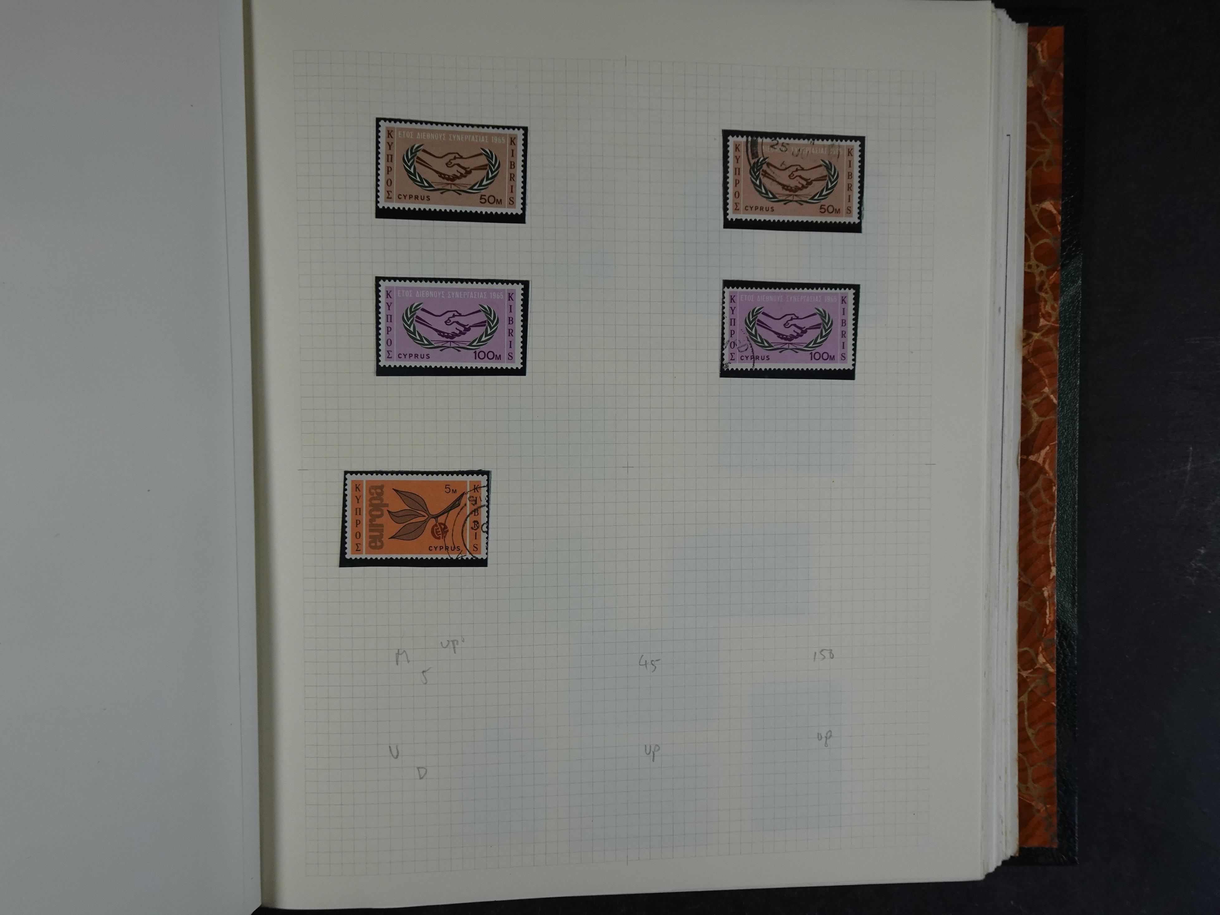 Prachtig en zeer uitgebreid collecte, waarbij dubbel verzameling. Tevens specimen, plaatfouten, boekjes, watermerken op blauwe albumbladeren.  75