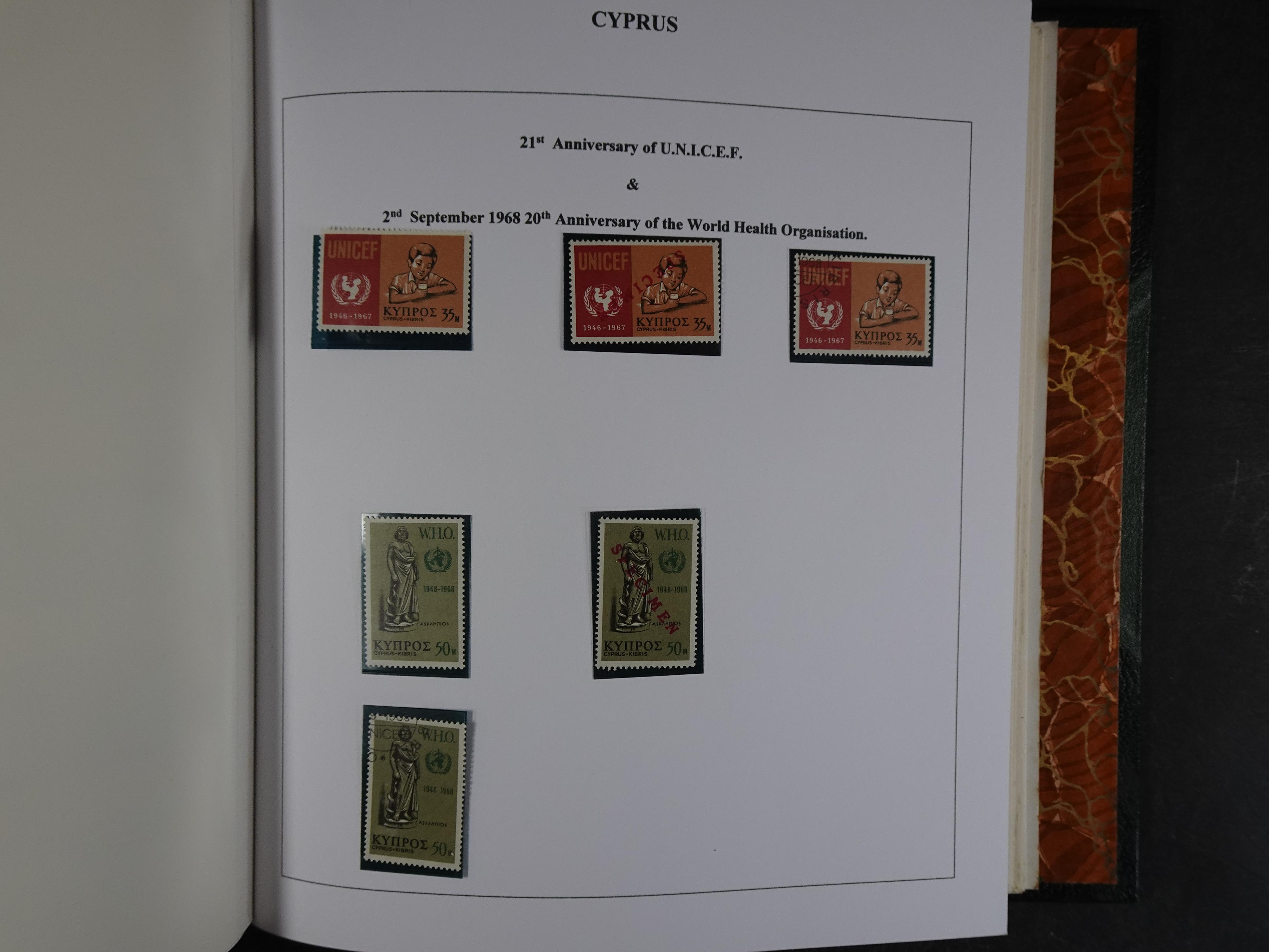 Prachtig en zeer uitgebreid collecte, waarbij dubbel verzameling. Tevens specimen, plaatfouten, boekjes, watermerken op blauwe albumbladeren.  103