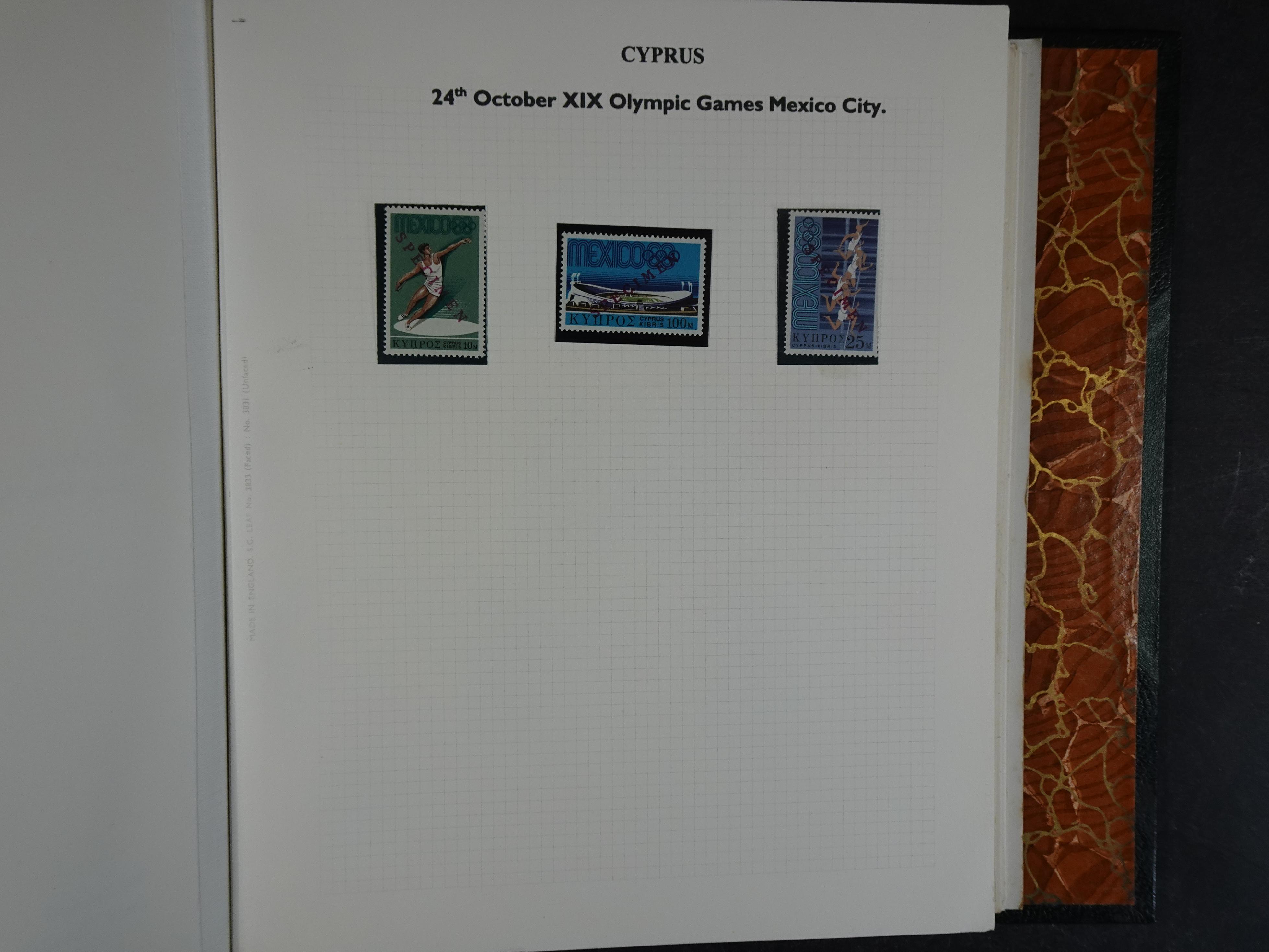 Prachtig en zeer uitgebreid collecte, waarbij dubbel verzameling. Tevens specimen, plaatfouten, boekjes, watermerken op blauwe albumbladeren.  108