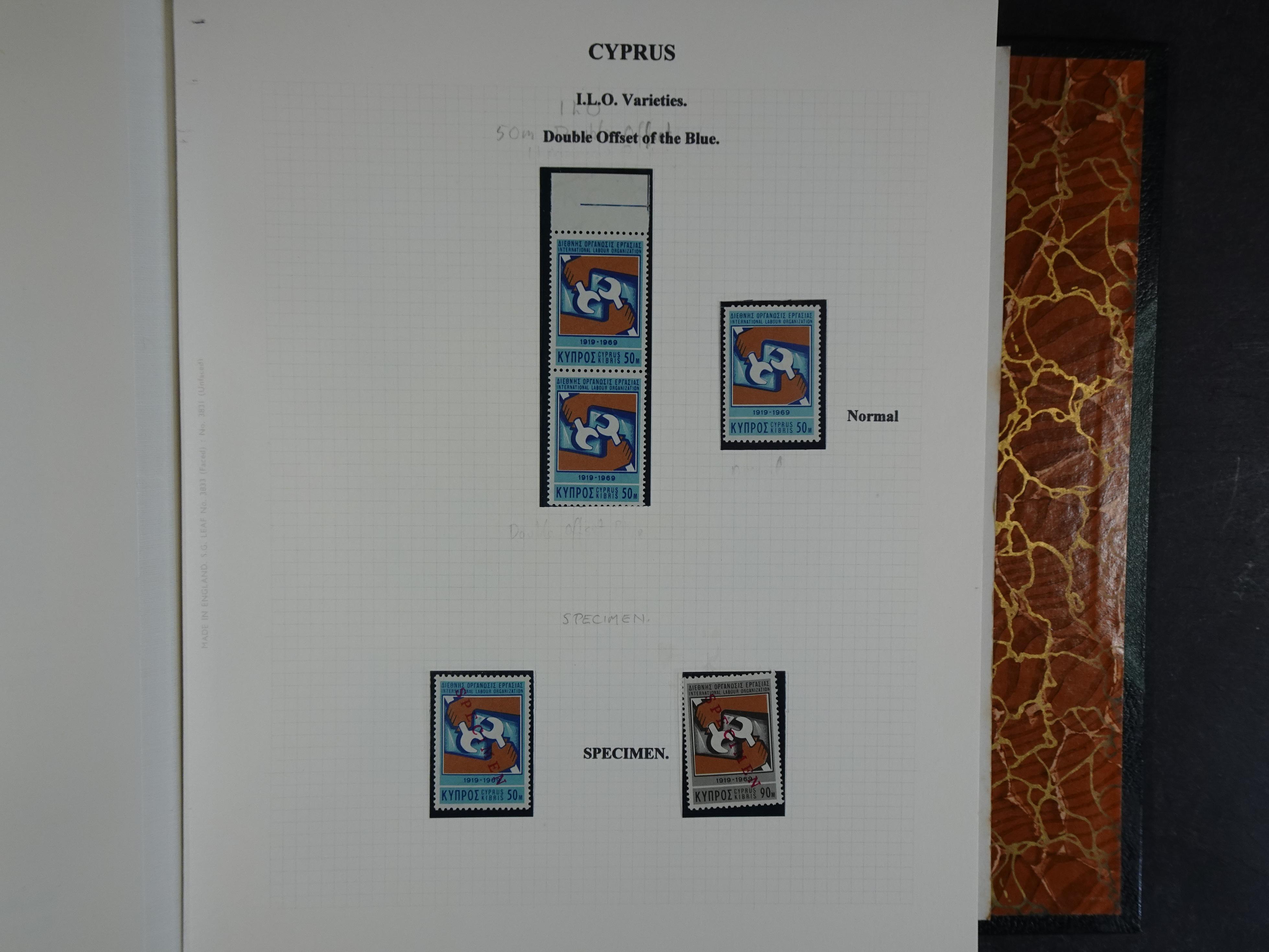 Prachtig en zeer uitgebreid collecte, waarbij dubbel verzameling. Tevens specimen, plaatfouten, boekjes, watermerken op blauwe albumbladeren.  111