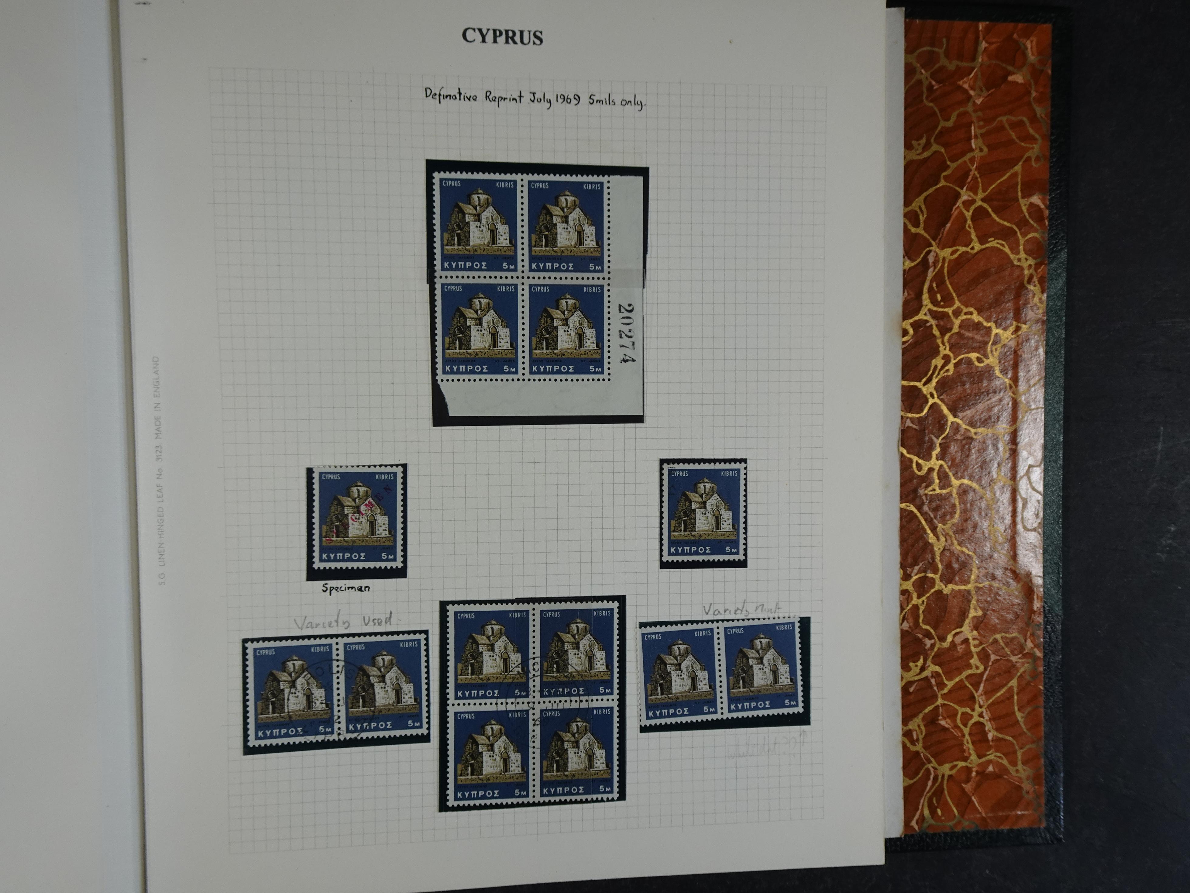 Prachtig en zeer uitgebreid collecte, waarbij dubbel verzameling. Tevens specimen, plaatfouten, boekjes, watermerken op blauwe albumbladeren.  120