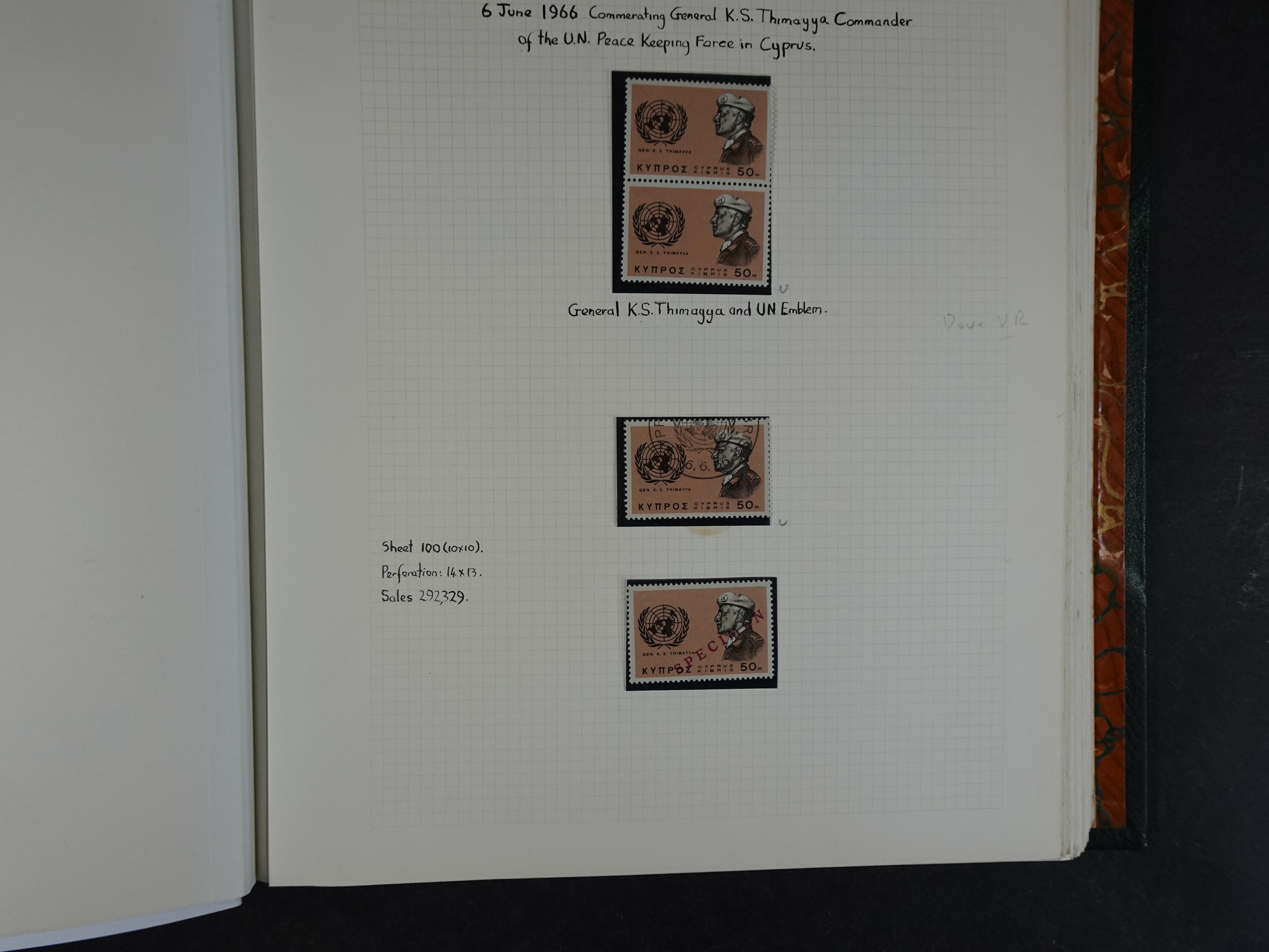 Prachtig en zeer uitgebreid collecte, waarbij dubbel verzameling. Tevens specimen, plaatfouten, boekjes, watermerken op blauwe albumbladeren.  130