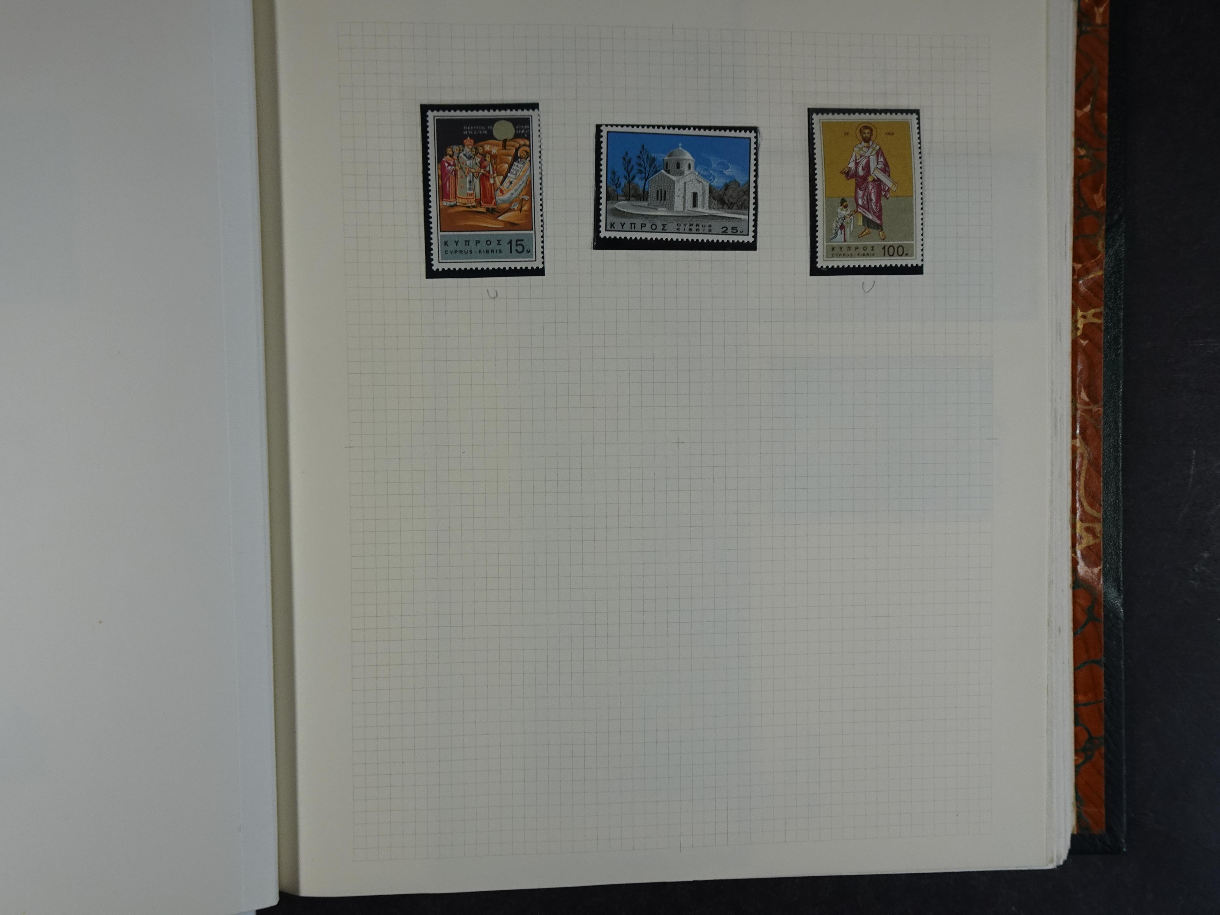 Prachtig en zeer uitgebreid collecte, waarbij dubbel verzameling. Tevens specimen, plaatfouten, boekjes, watermerken op blauwe albumbladeren.  133