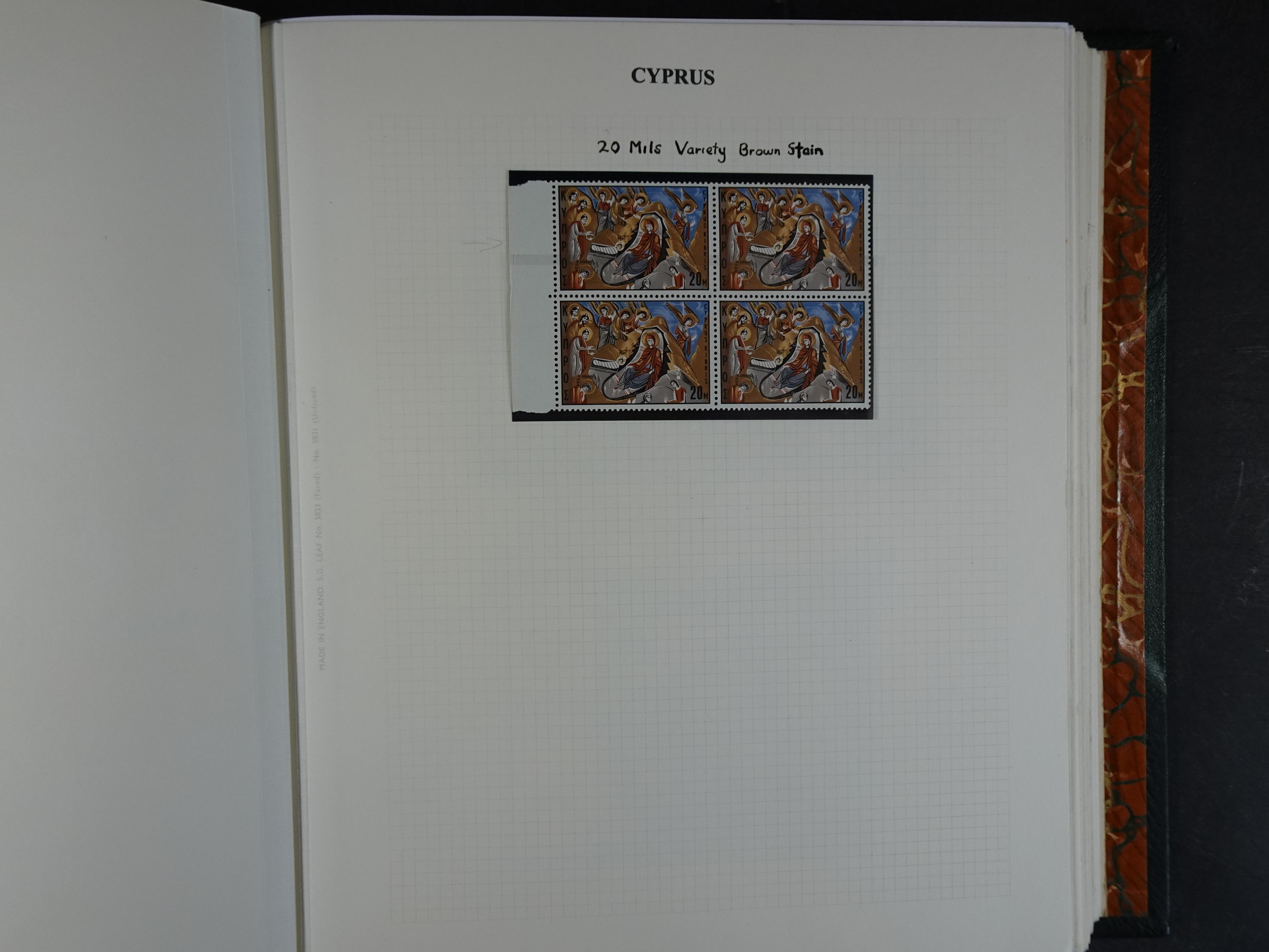 Prachtig en zeer uitgebreid collecte, waarbij dubbel verzameling. Tevens specimen, plaatfouten, boekjes, watermerken op blauwe albumbladeren.  144