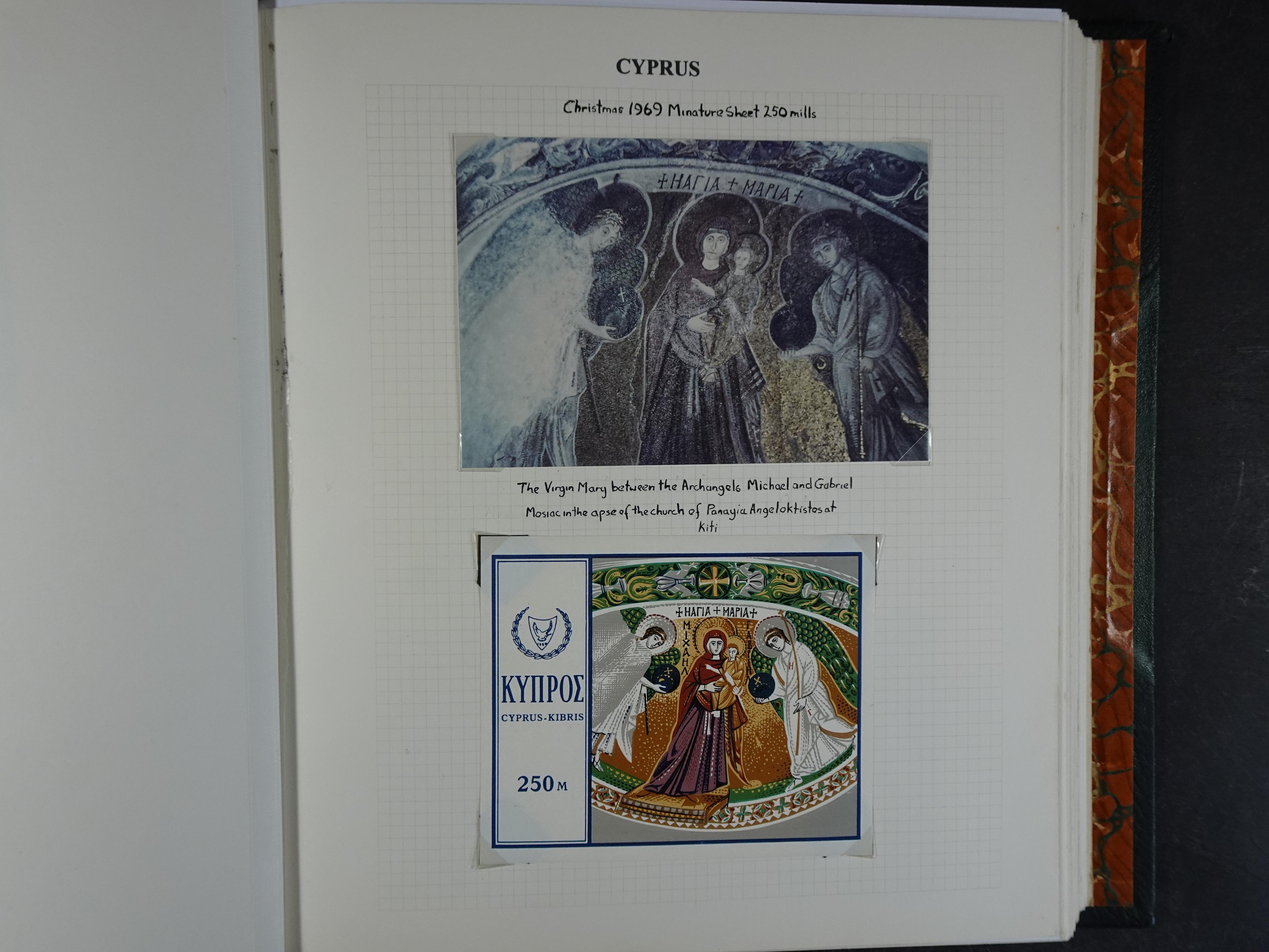 Prachtig en zeer uitgebreid collecte, waarbij dubbel verzameling. Tevens specimen, plaatfouten, boekjes, watermerken op blauwe albumbladeren.  145