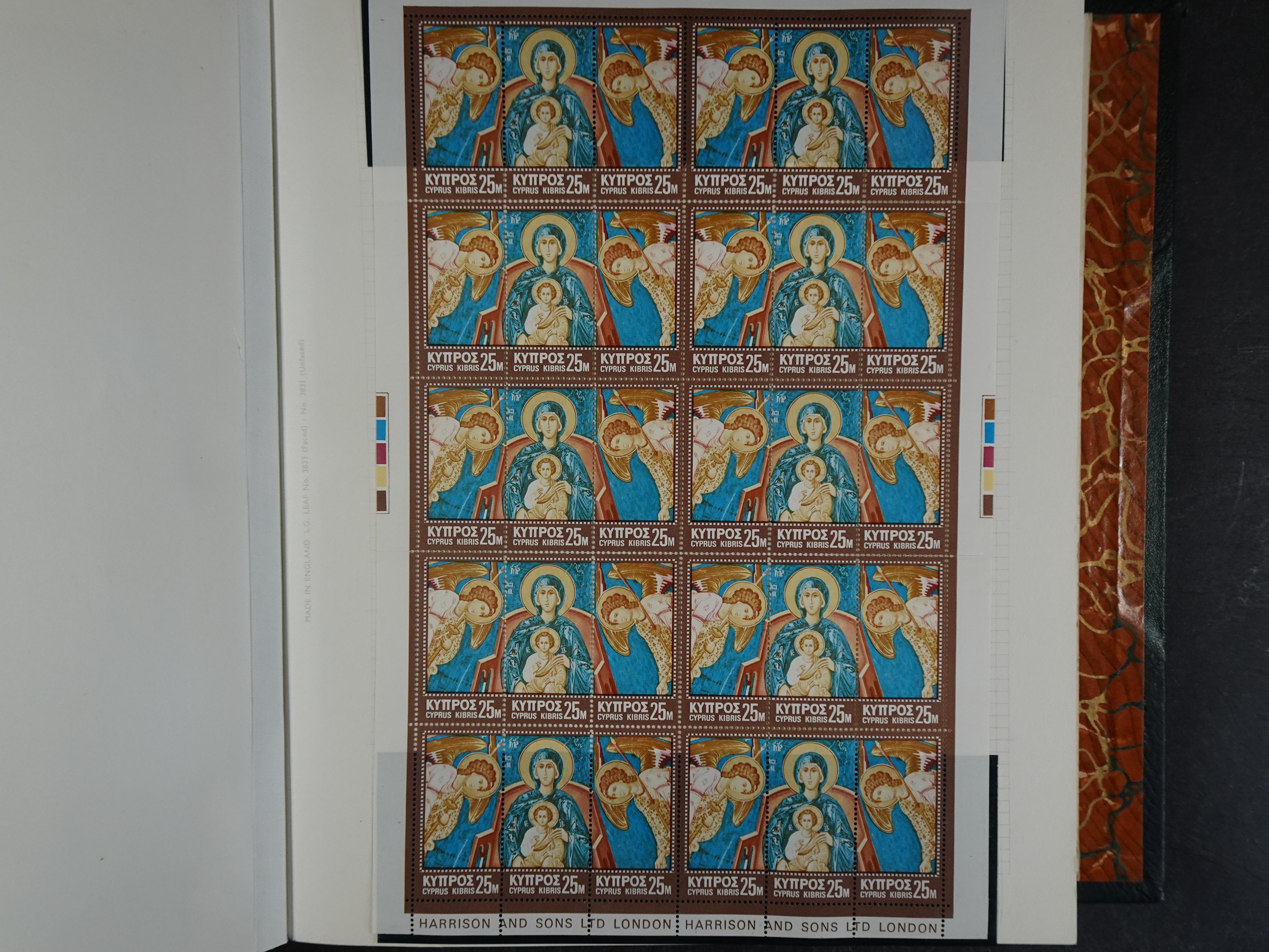 Prachtig en zeer uitgebreid collecte, waarbij dubbel verzameling. Tevens specimen, plaatfouten, boekjes, watermerken op blauwe albumbladeren.  163