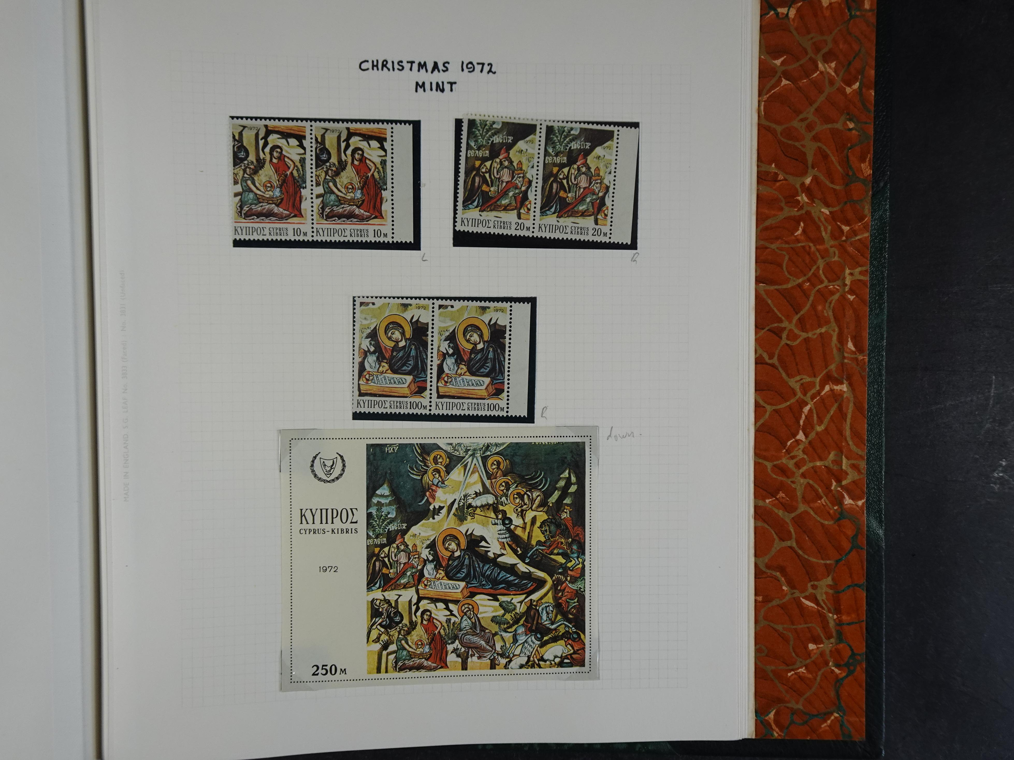 Prachtig en zeer uitgebreid collecte, waarbij dubbel verzameling. Tevens specimen, plaatfouten, boekjes, watermerken op blauwe albumbladeren.  196