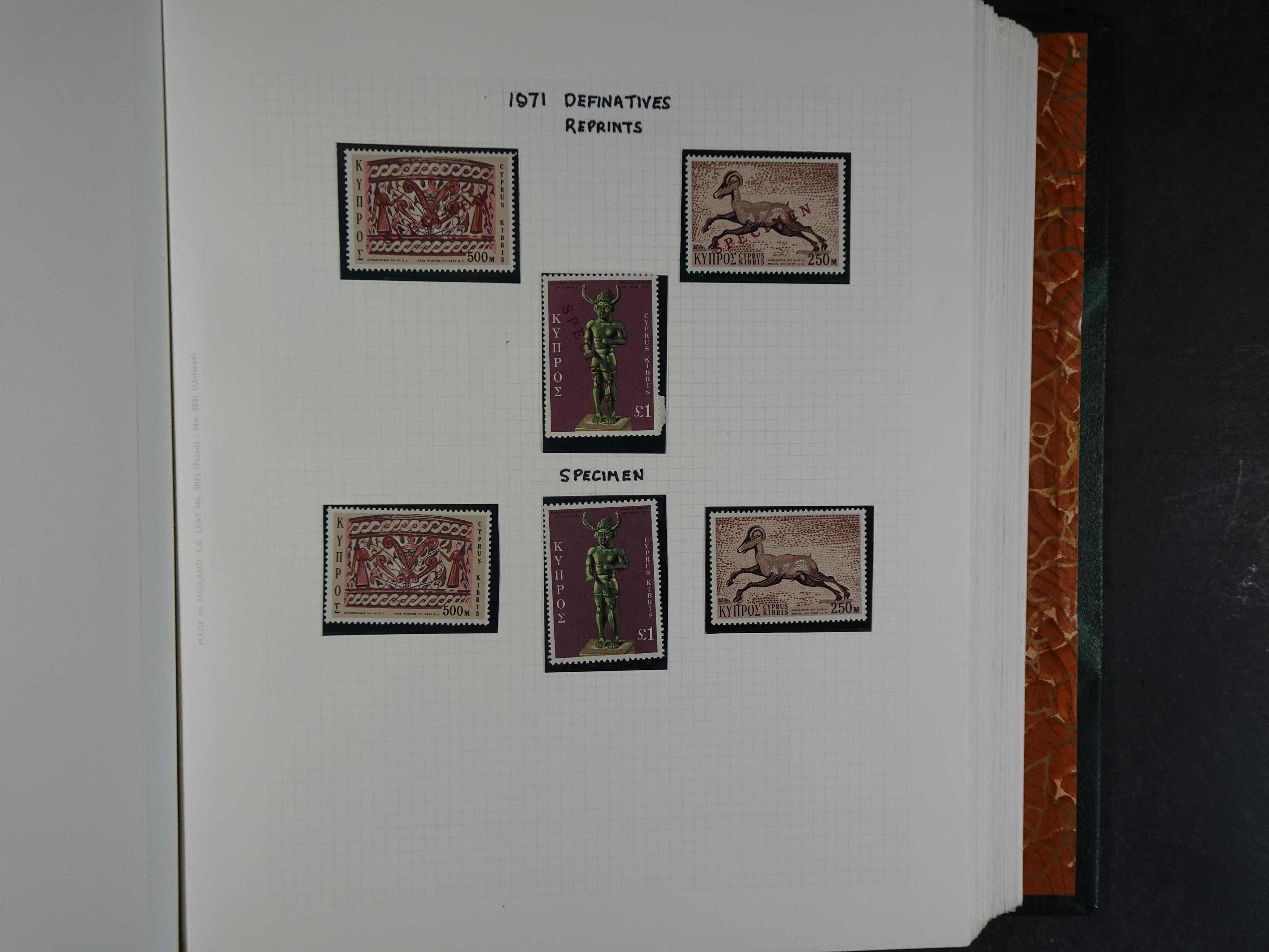 Prachtig en zeer uitgebreid collecte, waarbij dubbel verzameling. Tevens specimen, plaatfouten, boekjes, watermerken op blauwe albumbladeren.  216