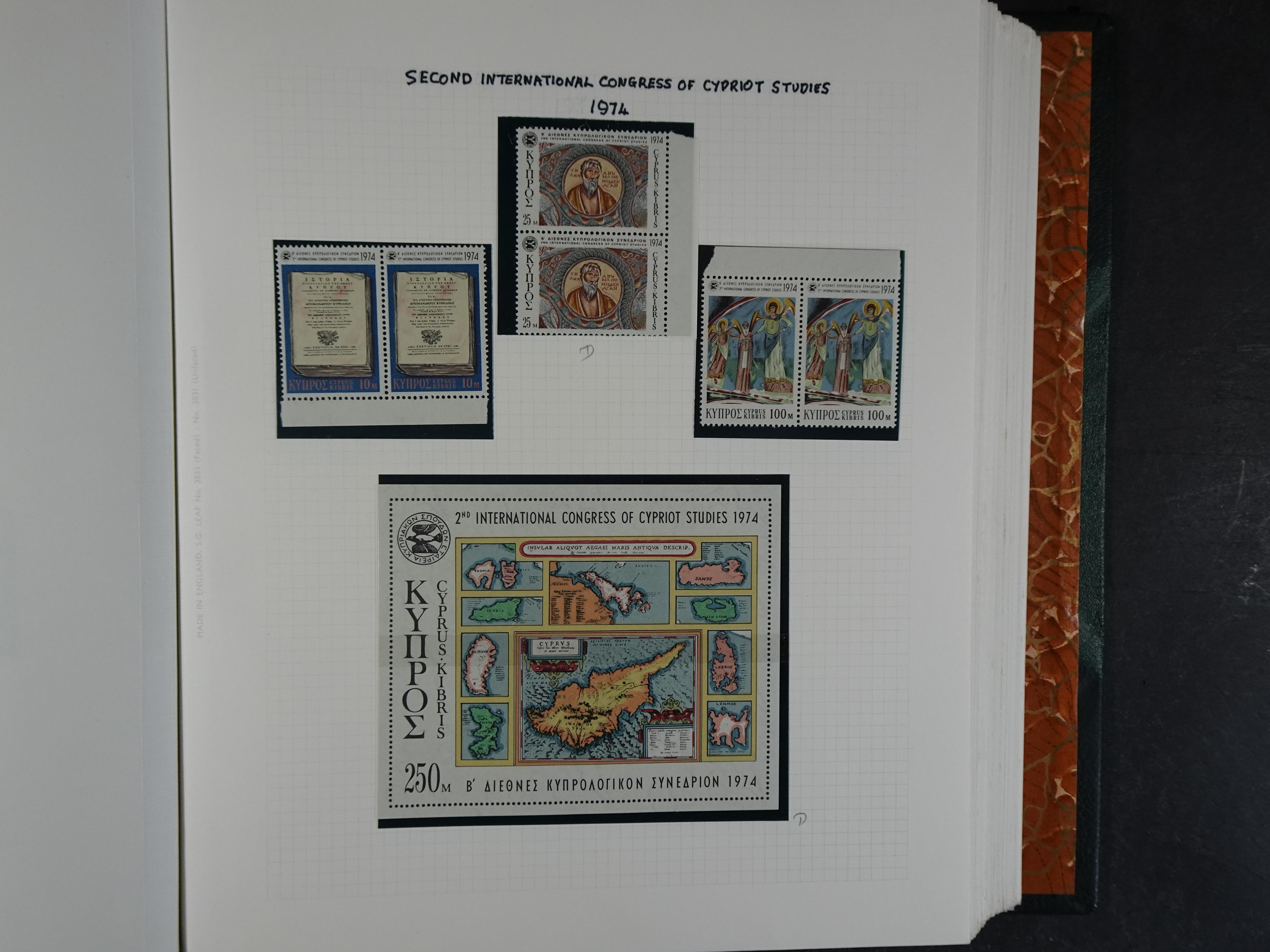 Prachtig en zeer uitgebreid collecte, waarbij dubbel verzameling. Tevens specimen, plaatfouten, boekjes, watermerken op blauwe albumbladeren.  217