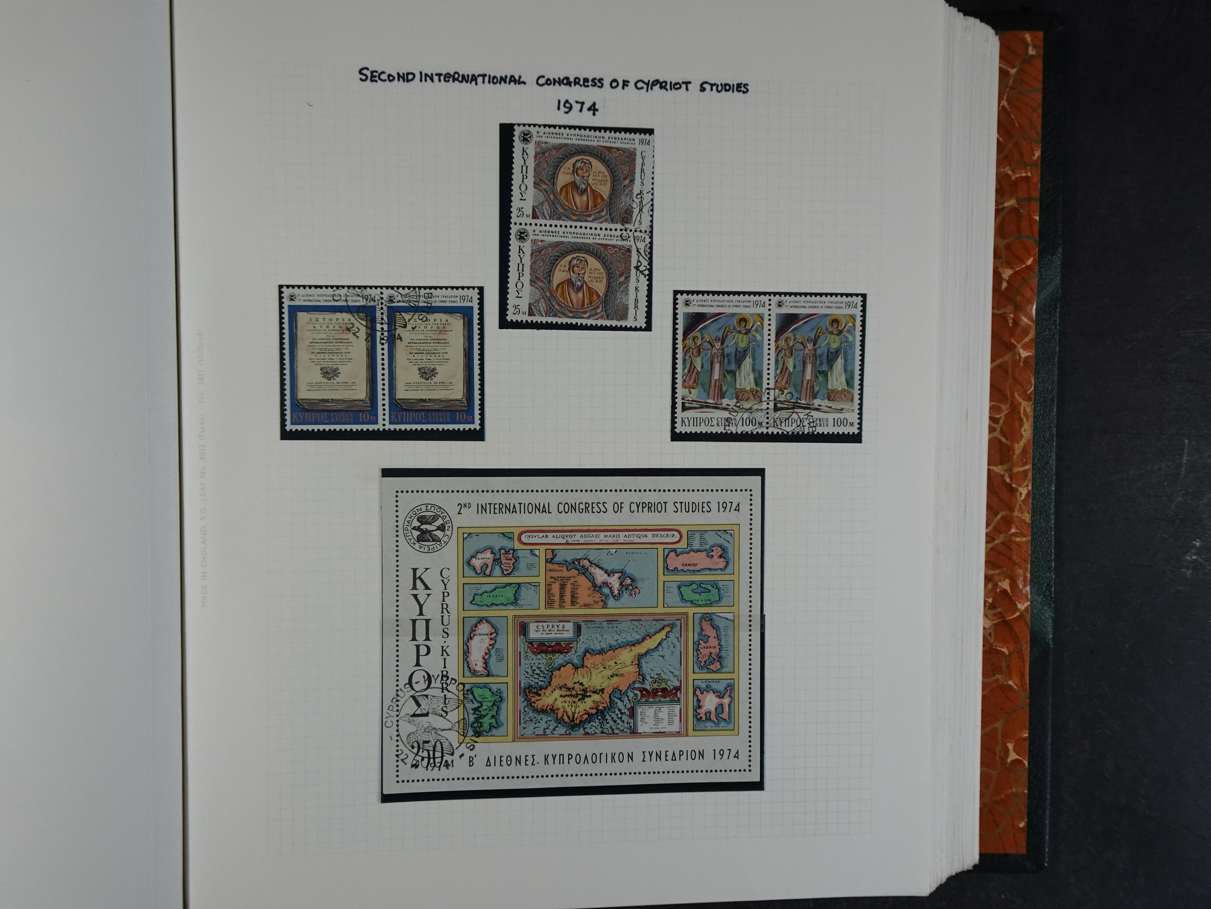 Prachtig en zeer uitgebreid collecte, waarbij dubbel verzameling. Tevens specimen, plaatfouten, boekjes, watermerken op blauwe albumbladeren.  218