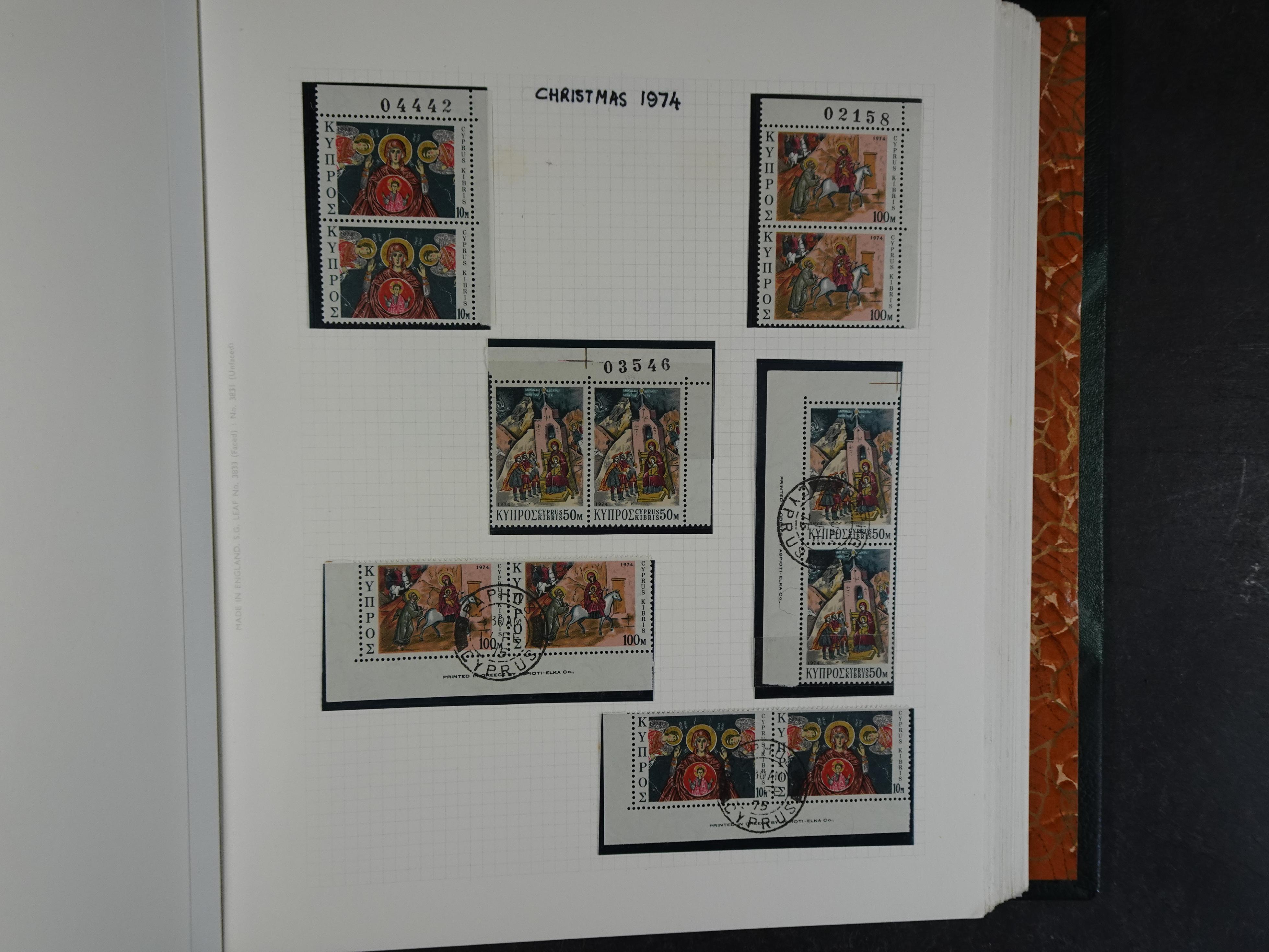 Prachtig en zeer uitgebreid collecte, waarbij dubbel verzameling. Tevens specimen, plaatfouten, boekjes, watermerken op blauwe albumbladeren.  227