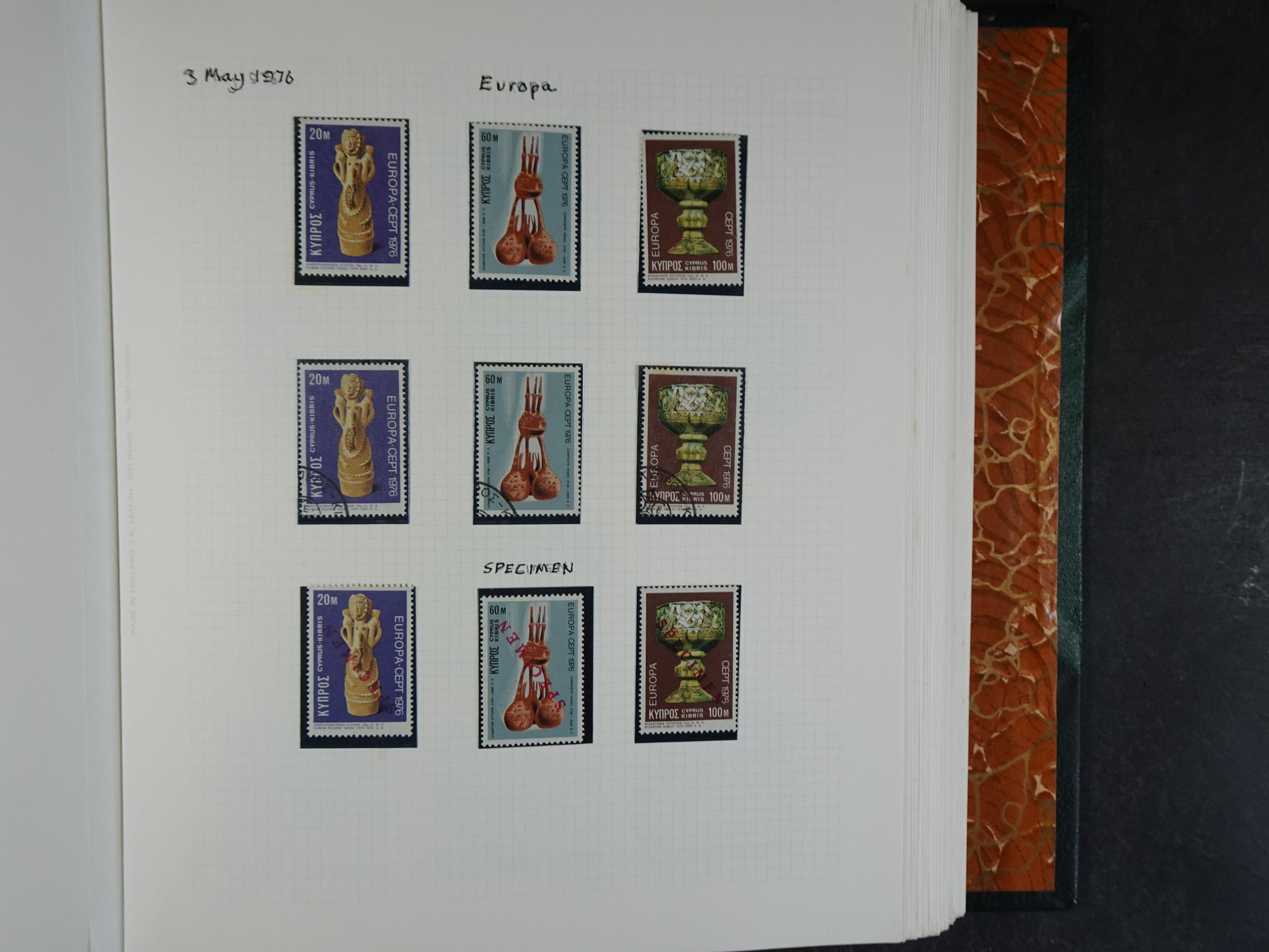 Prachtig en zeer uitgebreid collecte, waarbij dubbel verzameling. Tevens specimen, plaatfouten, boekjes, watermerken op blauwe albumbladeren.  246