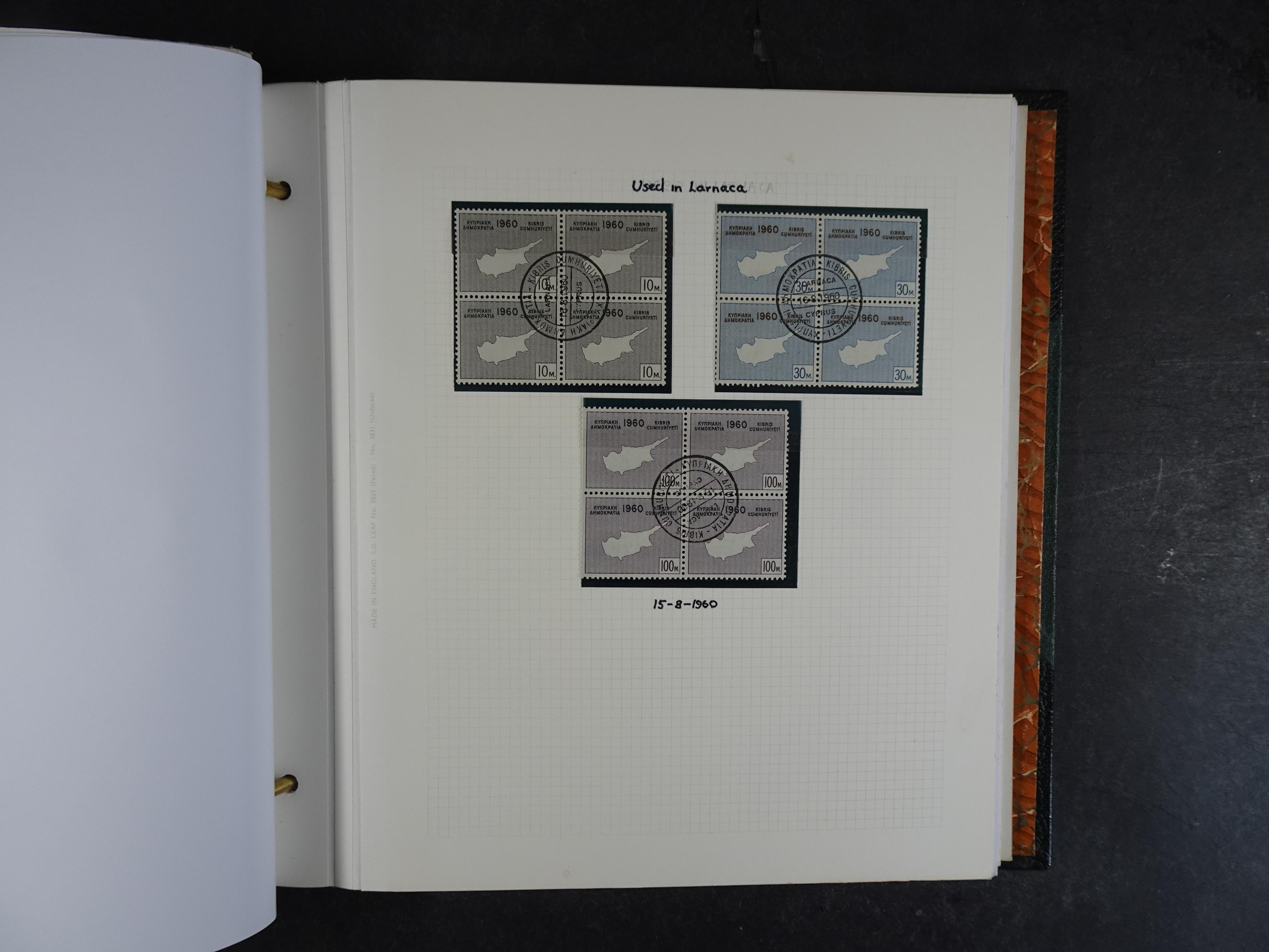 Prachtig en zeer uitgebreid collecte, waarbij dubbel verzameling. Tevens specimen, plaatfouten, boekjes, watermerken op blauwe albumbladeren.  254