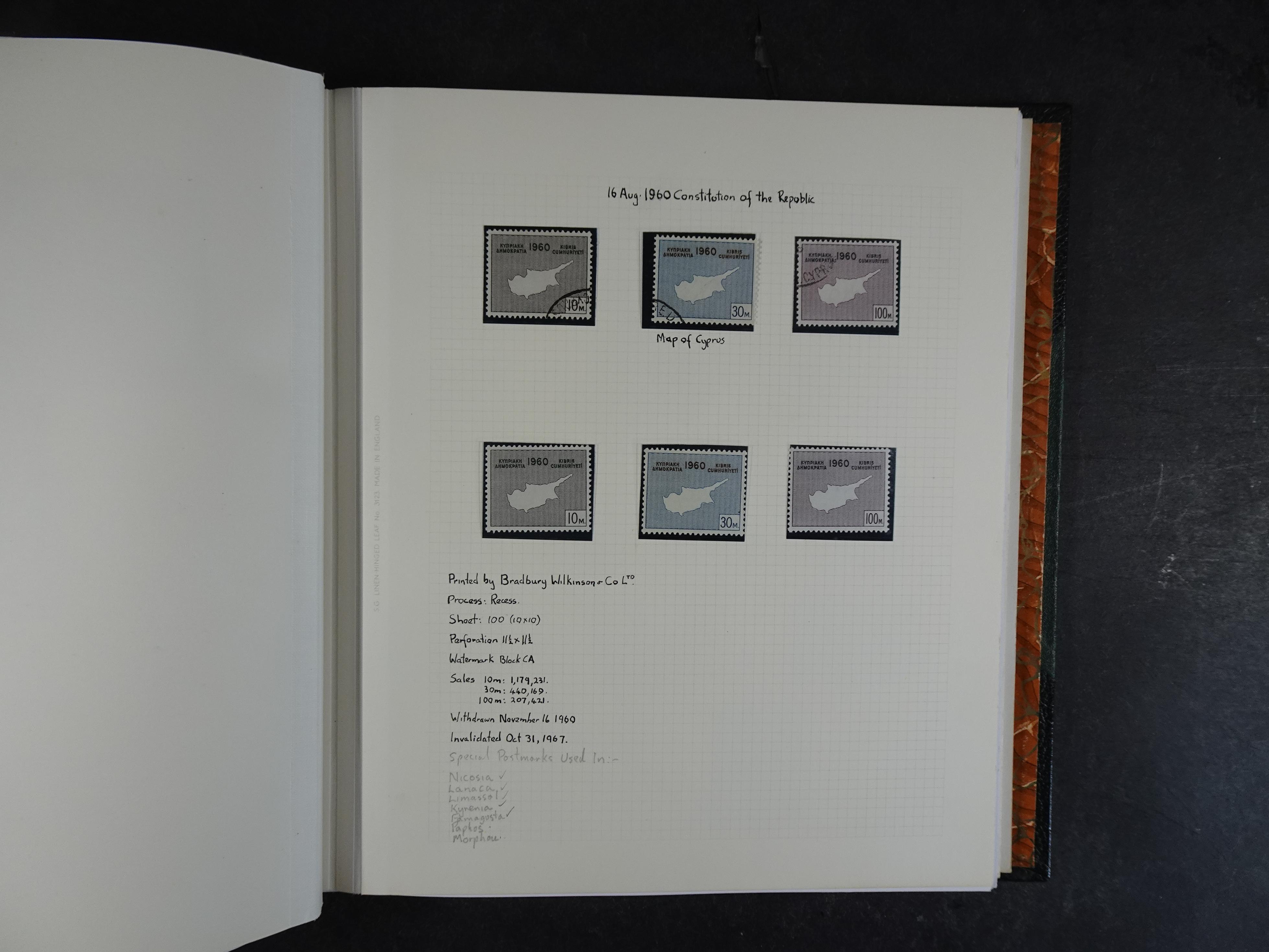 Prachtig en zeer uitgebreid collecte, waarbij dubbel verzameling. Tevens specimen, plaatfouten, boekjes, watermerken op blauwe albumbladeren.  255