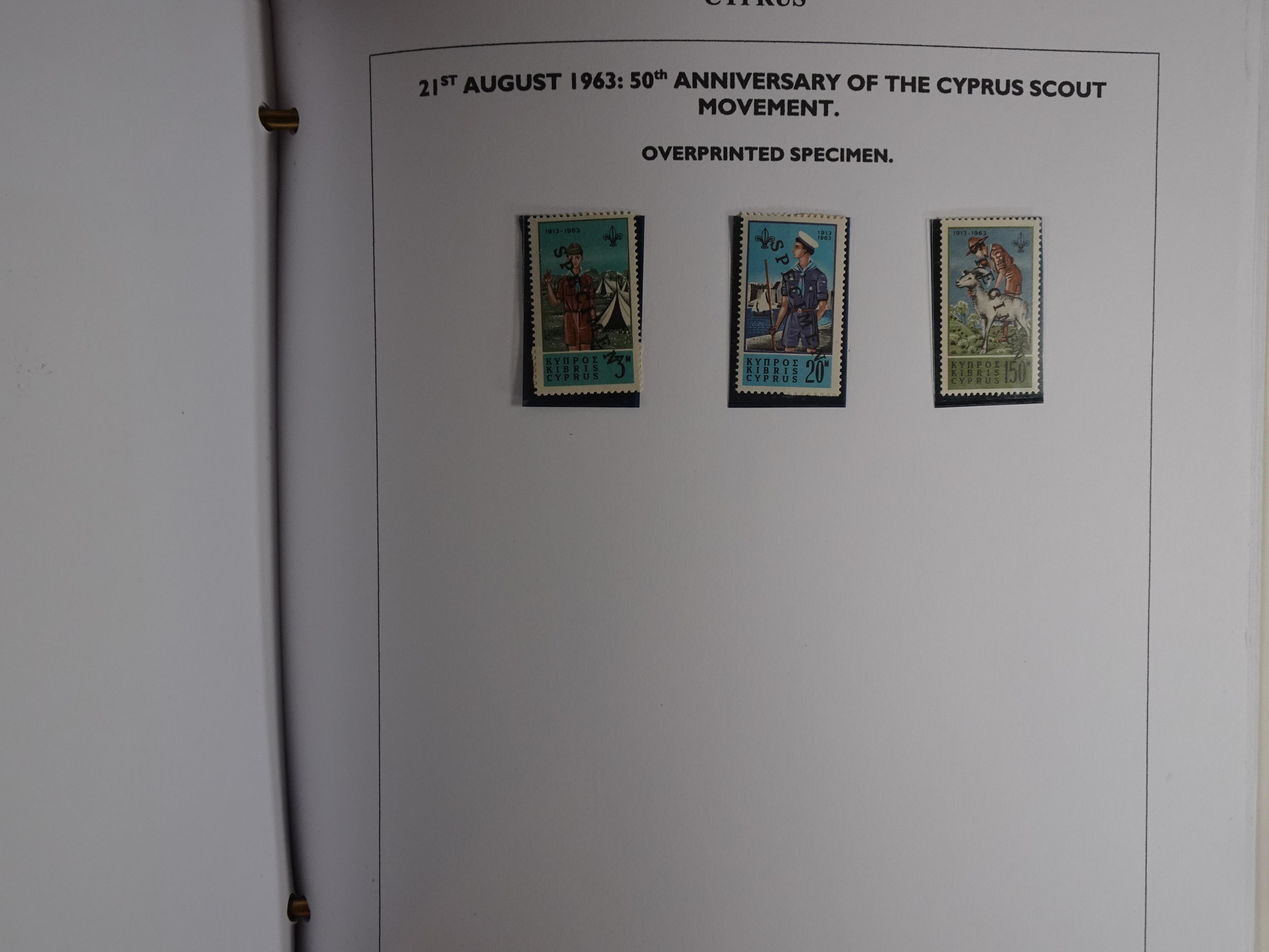 Prachtig en zeer uitgebreid collecte, waarbij dubbel verzameling. Tevens specimen, plaatfouten, boekjes, watermerken op blauwe albumbladeren.  283