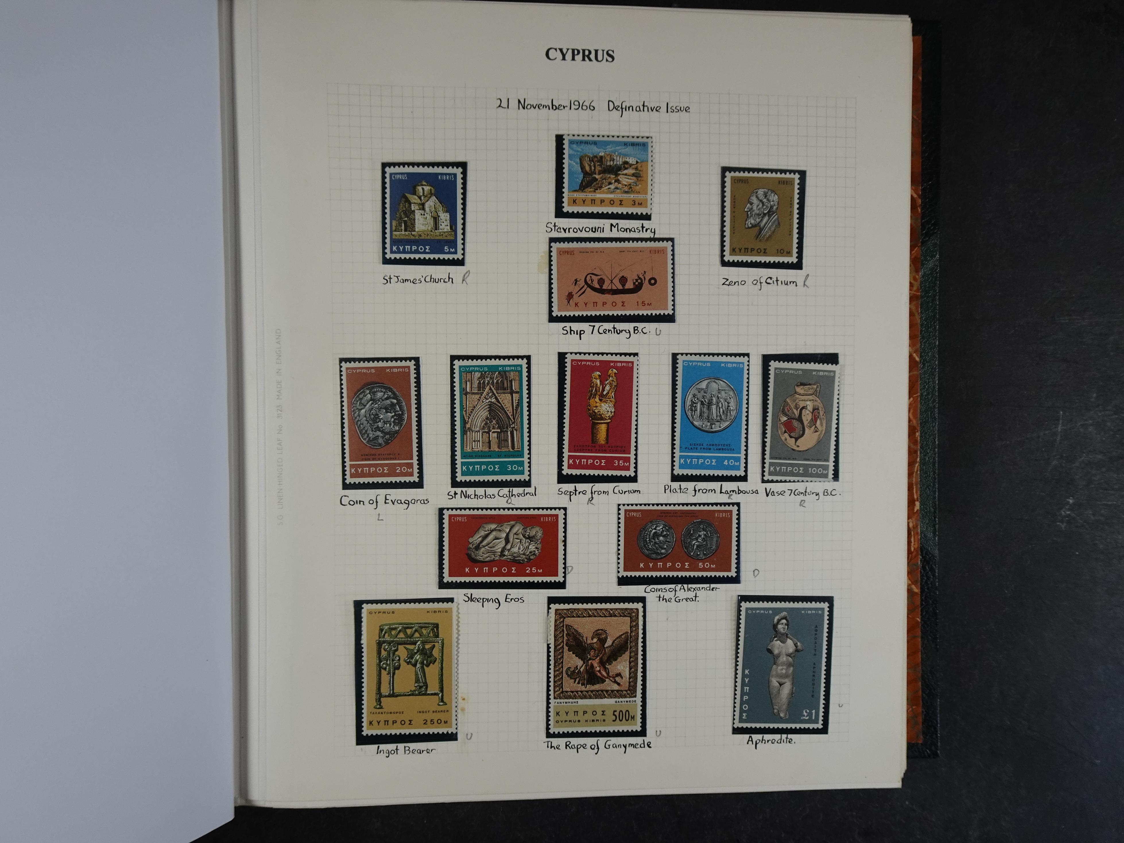 Prachtig en zeer uitgebreid collecte, waarbij dubbel verzameling. Tevens specimen, plaatfouten, boekjes, watermerken op blauwe albumbladeren.  293