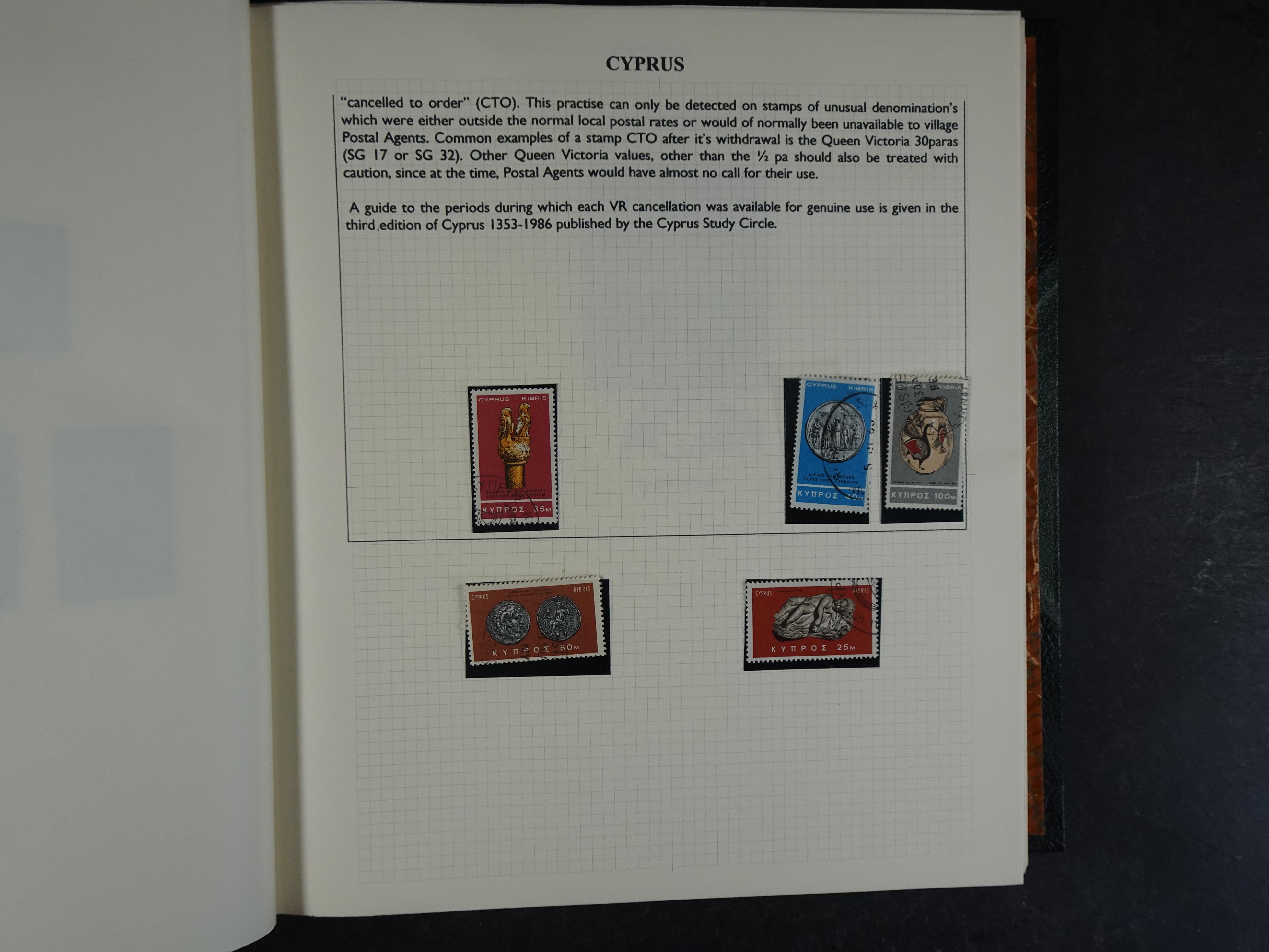 Prachtig en zeer uitgebreid collecte, waarbij dubbel verzameling. Tevens specimen, plaatfouten, boekjes, watermerken op blauwe albumbladeren.  297