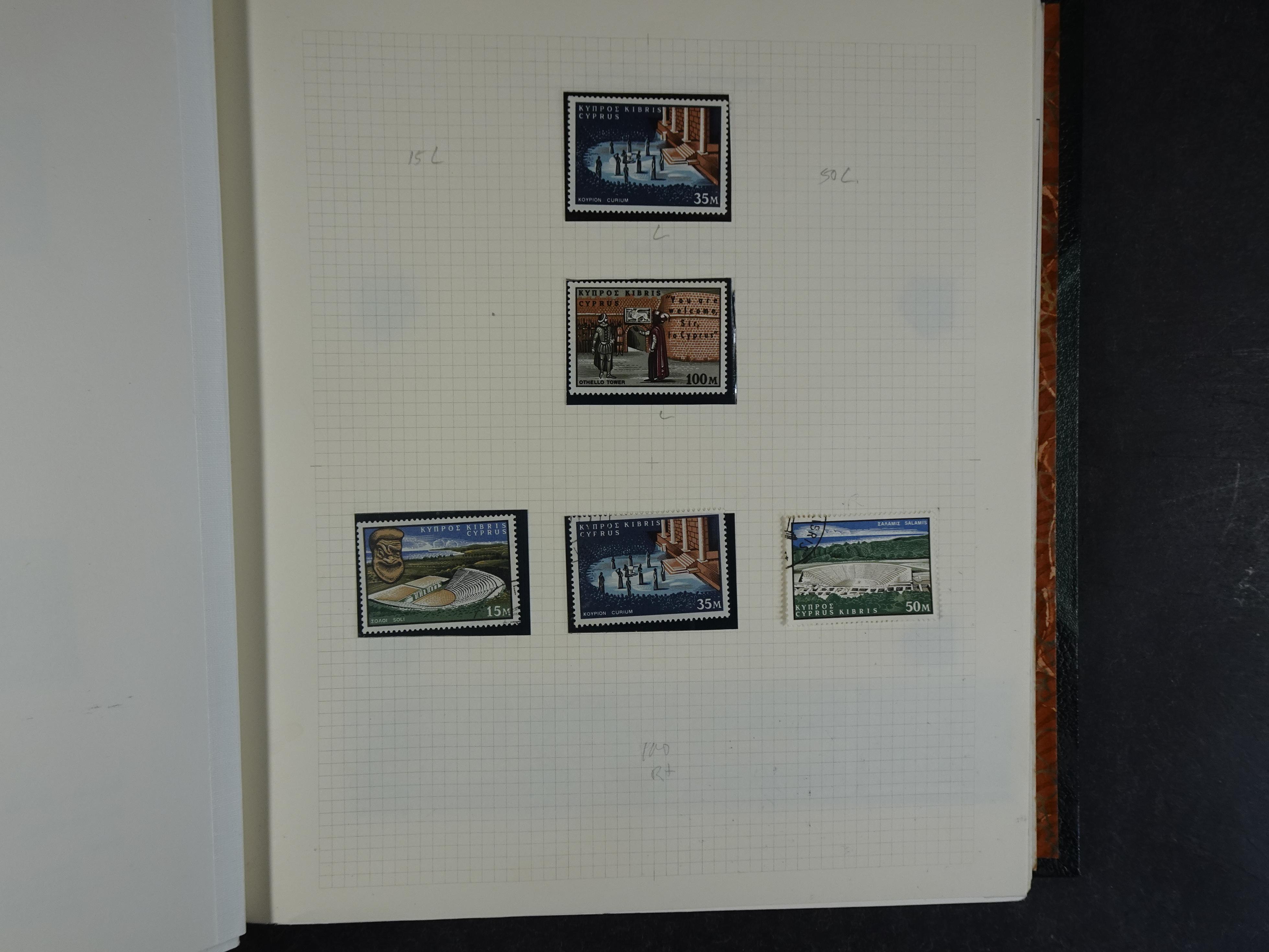 Prachtig en zeer uitgebreid collecte, waarbij dubbel verzameling. Tevens specimen, plaatfouten, boekjes, watermerken op blauwe albumbladeren.  303