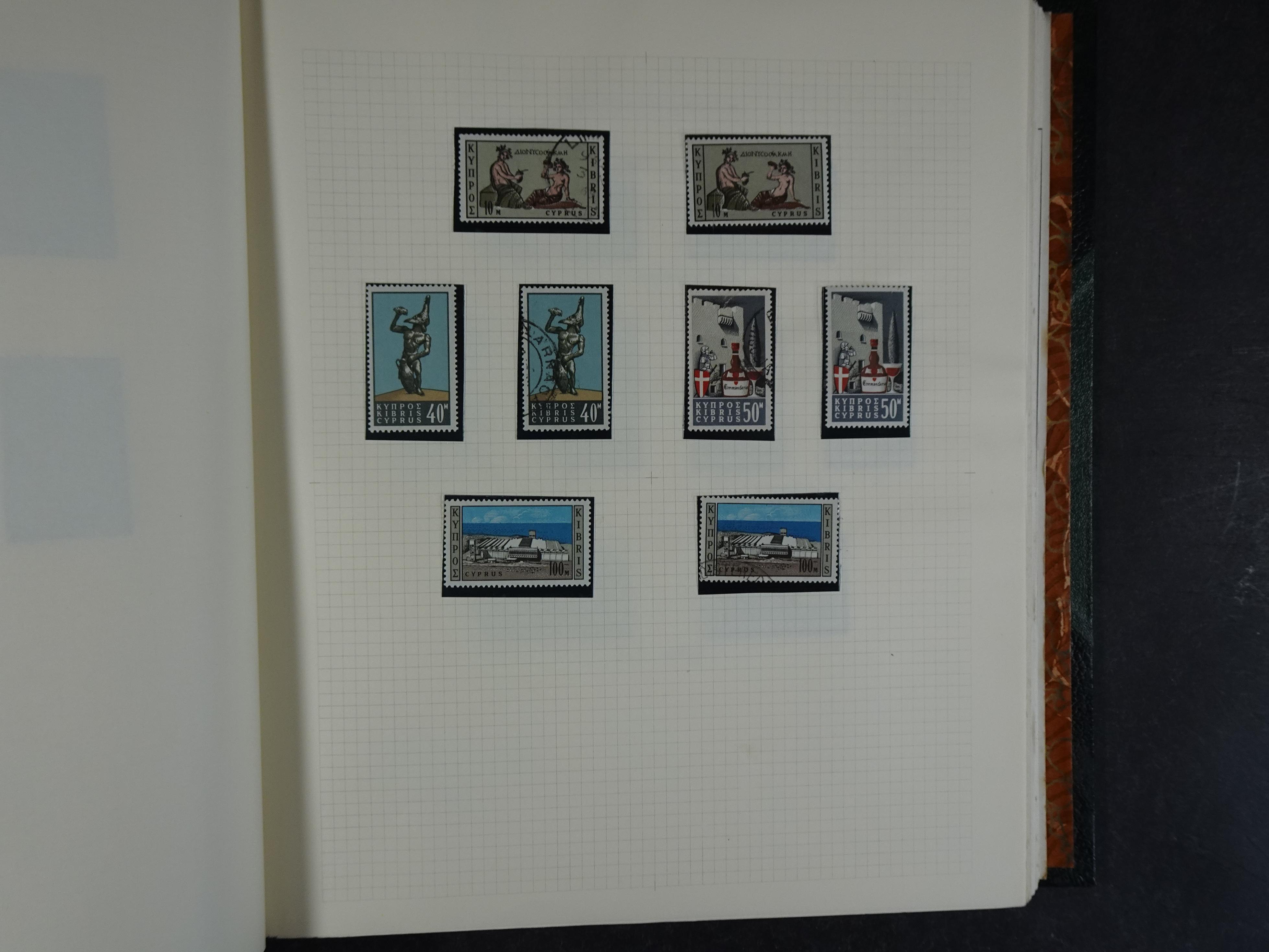 Prachtig en zeer uitgebreid collecte, waarbij dubbel verzameling. Tevens specimen, plaatfouten, boekjes, watermerken op blauwe albumbladeren.  313