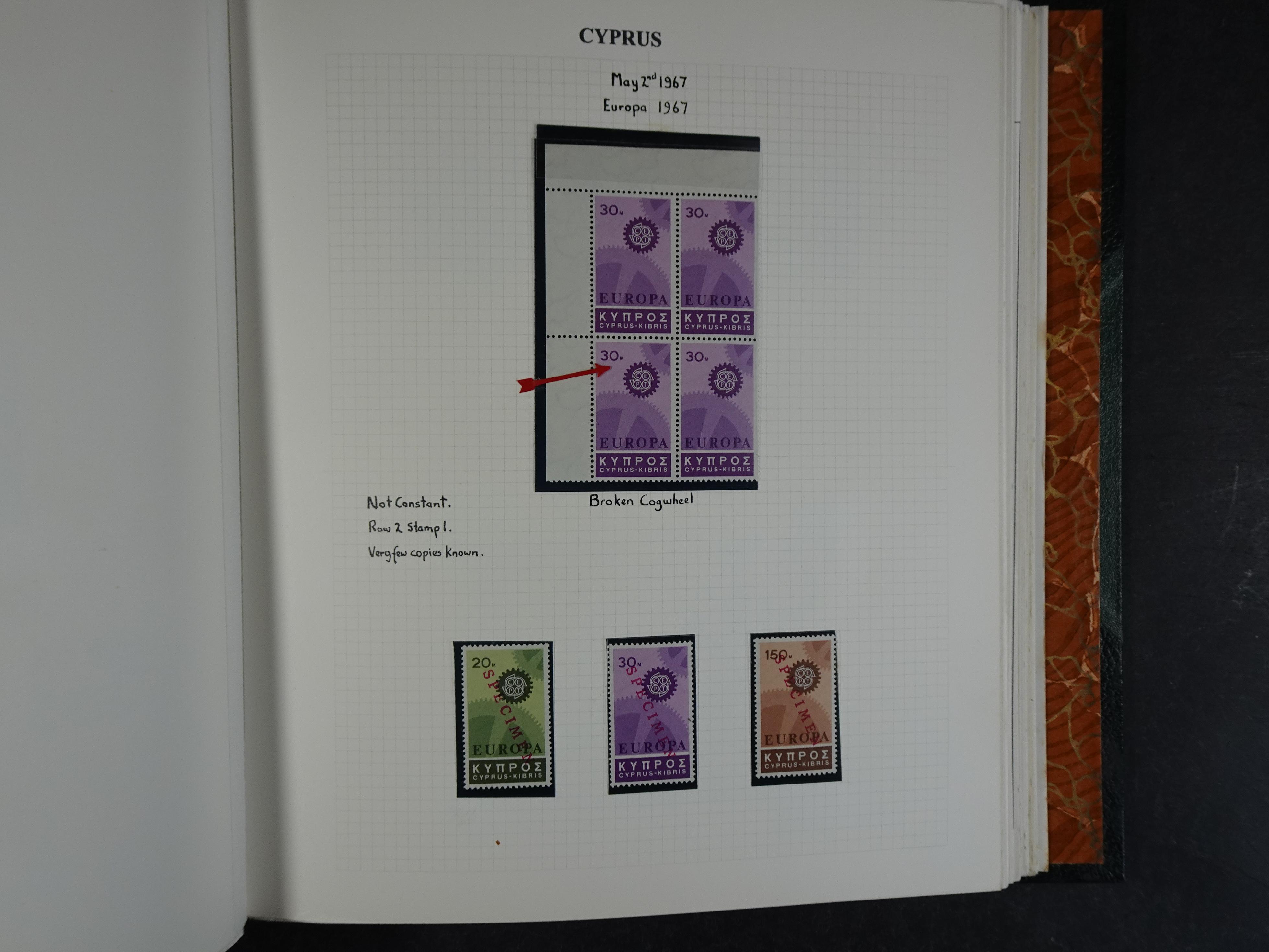 Prachtig en zeer uitgebreid collecte, waarbij dubbel verzameling. Tevens specimen, plaatfouten, boekjes, watermerken op blauwe albumbladeren.  334