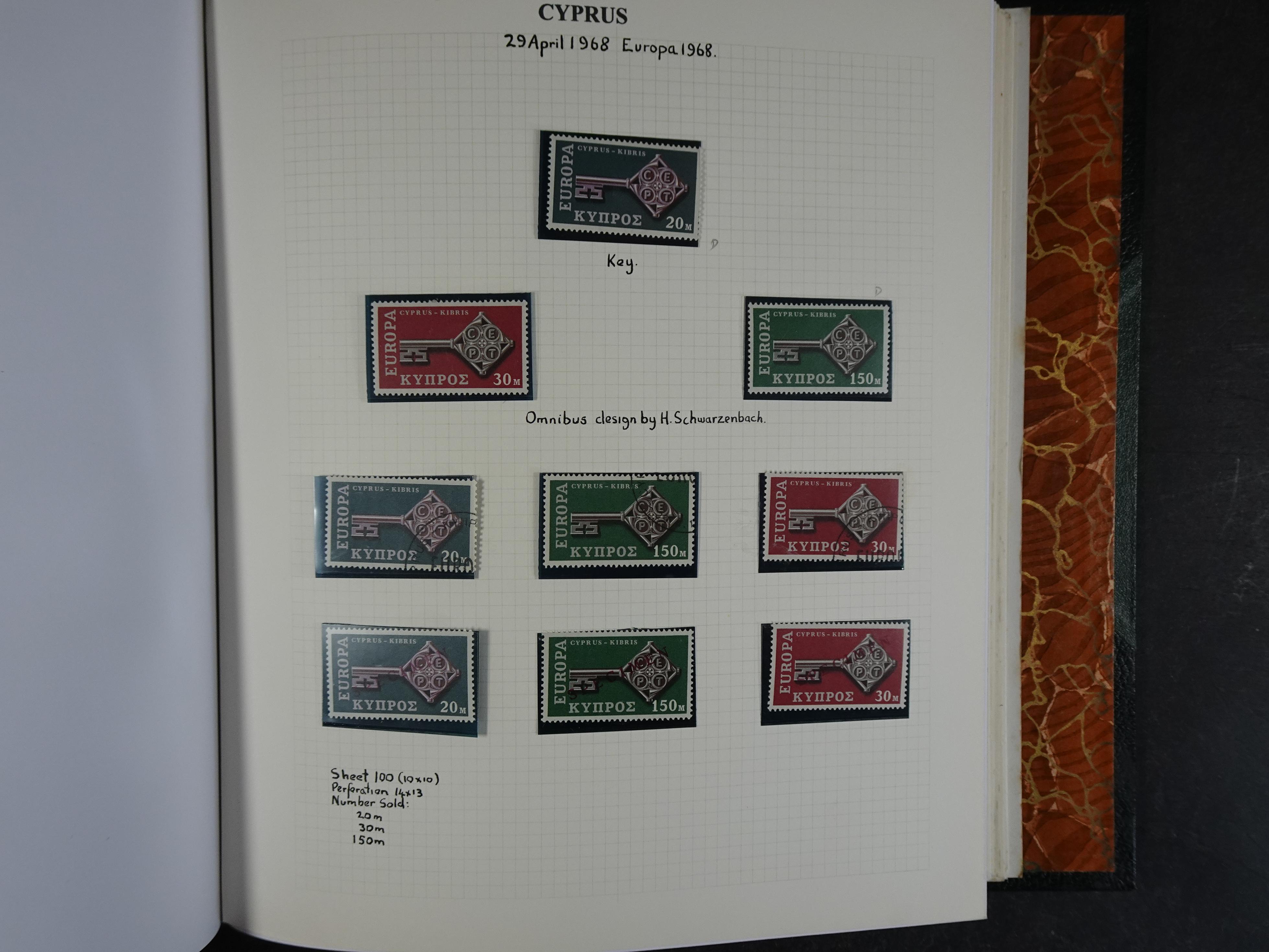 Prachtig en zeer uitgebreid collecte, waarbij dubbel verzameling. Tevens specimen, plaatfouten, boekjes, watermerken op blauwe albumbladeren.  350