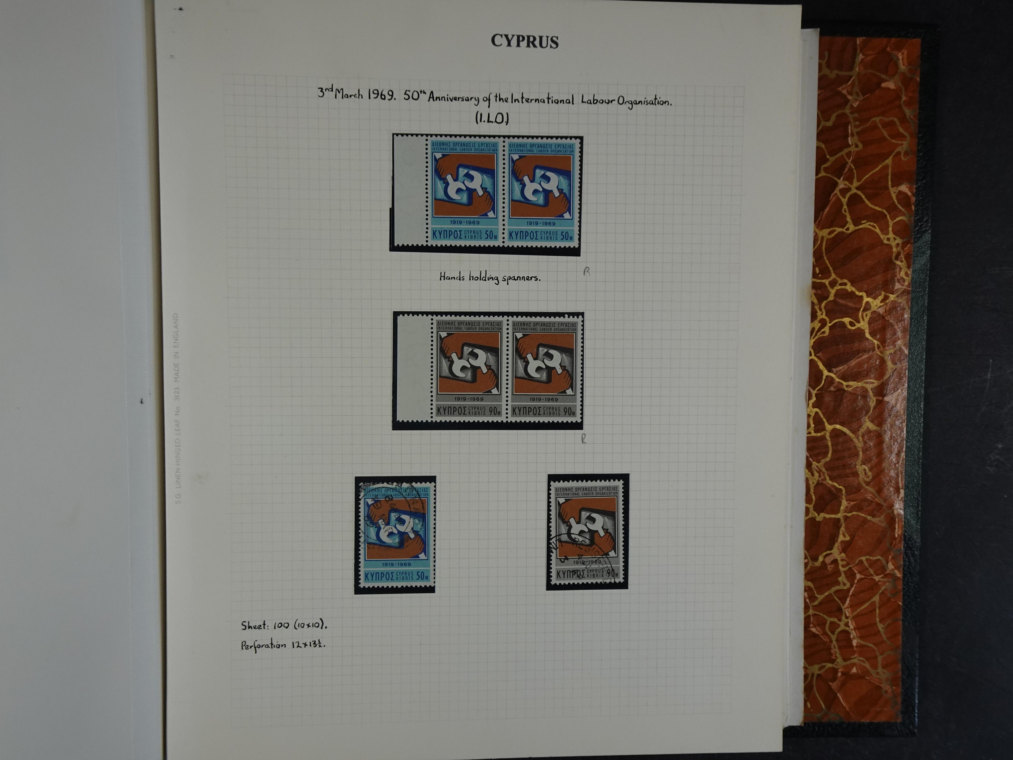 Prachtig en zeer uitgebreid collecte, waarbij dubbel verzameling. Tevens specimen, plaatfouten, boekjes, watermerken op blauwe albumbladeren.  357