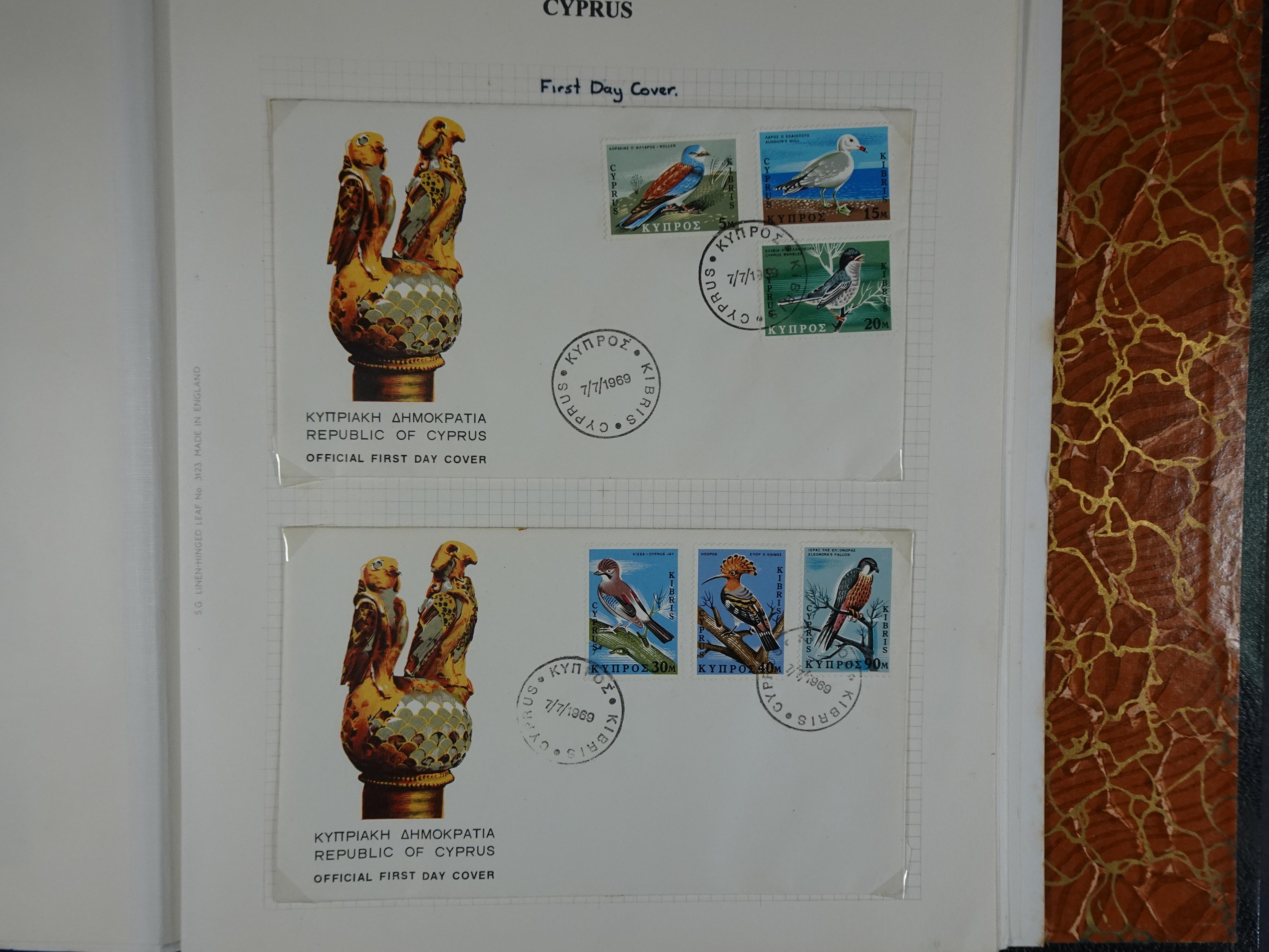 Prachtig en zeer uitgebreid collecte, waarbij dubbel verzameling. Tevens specimen, plaatfouten, boekjes, watermerken op blauwe albumbladeren.  370